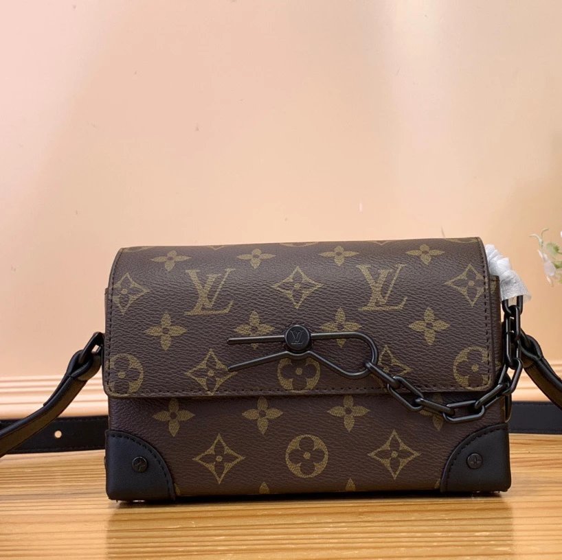 Louis Vuitton LV Men's Bag Top version 【Version】2024New Trail Messenger Bag M46972Presbyopic/Black mini No. Portable Messenger Bag Men's Handbag Messenger Bag Shoulder Bag Men's and Women's Bags M46972M83613M47060
