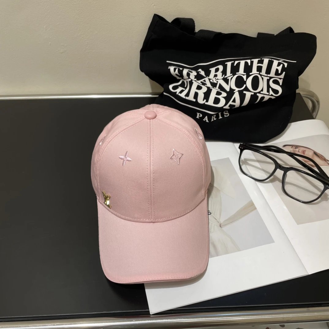 Louis Vuitton LV Hat Alphabet Gold Label logo Baseball Cap Sunshade Sun Protection Duckbill Cap Large Head Circumference Slimming Face Curved Brim Versatile Sports Hat for Men and Women Couples Same Style