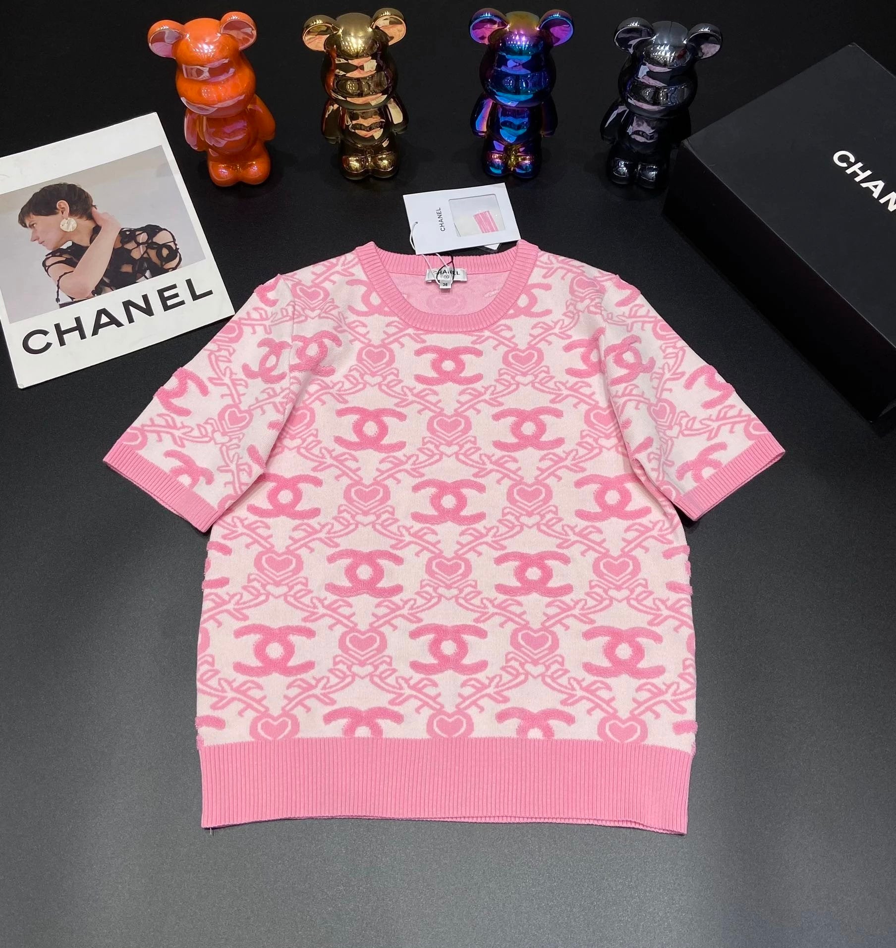 Chanel T-shirt Early Spring Latest Series!Contrast Color Double c Knitted Short Sleeve!Double c Towel Embroidery Pattern Shows Three d Stereoscopic Effect,Retro Style Is Strong,2Color!s-m-l3⃣️Code!