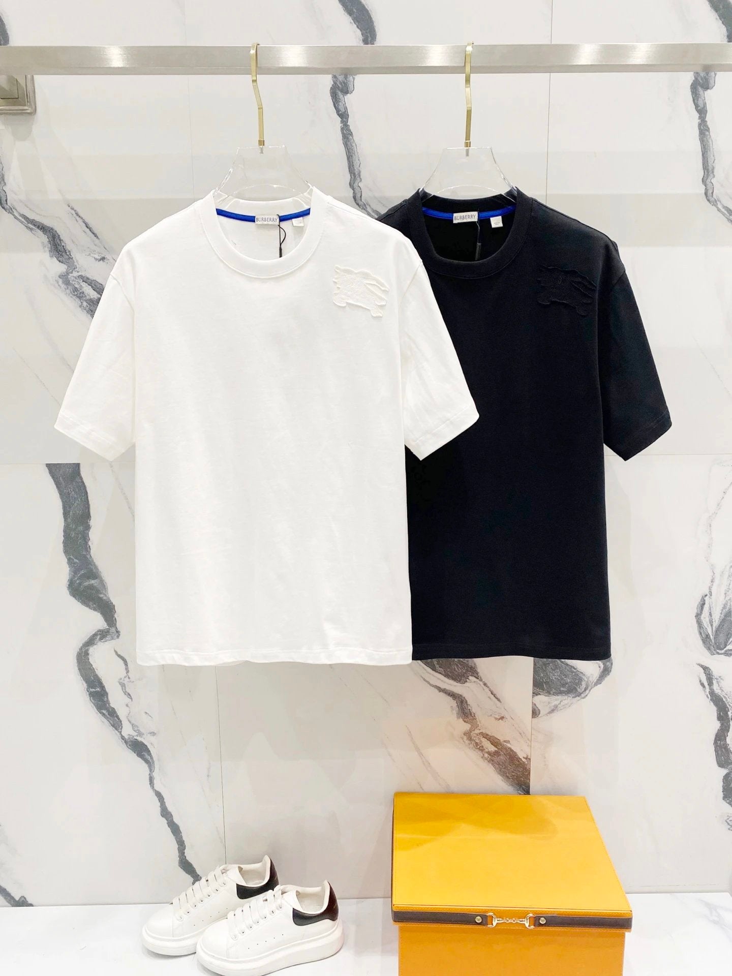 Burberry T-shirt Simple Natural Color Patch on Chest with Micro Logo logo round Neck Short Sleeve25ss New Pure Cotton Unisex Style T Casual T-Shirt Base Layer Shirt OS Loose Fit Half Sleeve Top Plus Size