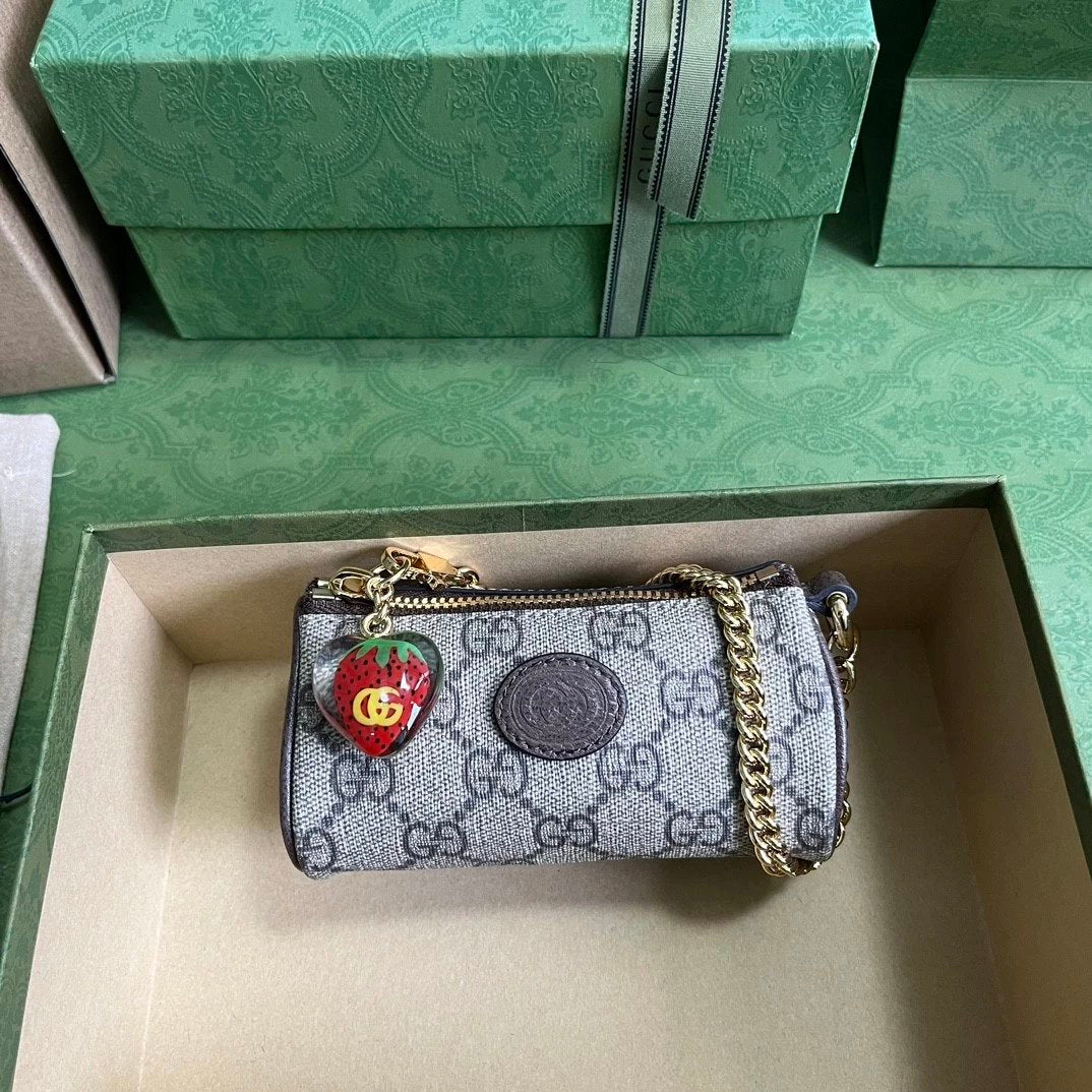 Gucci Wallet Top version **Original Model:726252New Double G Strawberry Ornaments mini Lipstick pack~Change packet726253726247Short Wallet726252Small Square Bag Mini Cosmetic Bag Coin Purse