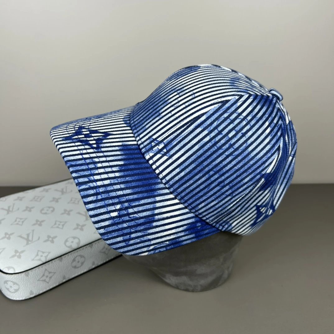Louis Vuitton LV Hat Full Gradient Print logo Baseball Cap Sun Protection Visor Cap Large Head Circumference Versatile Sports Hat Slimming Face Curved Brim Unisex Couple Style