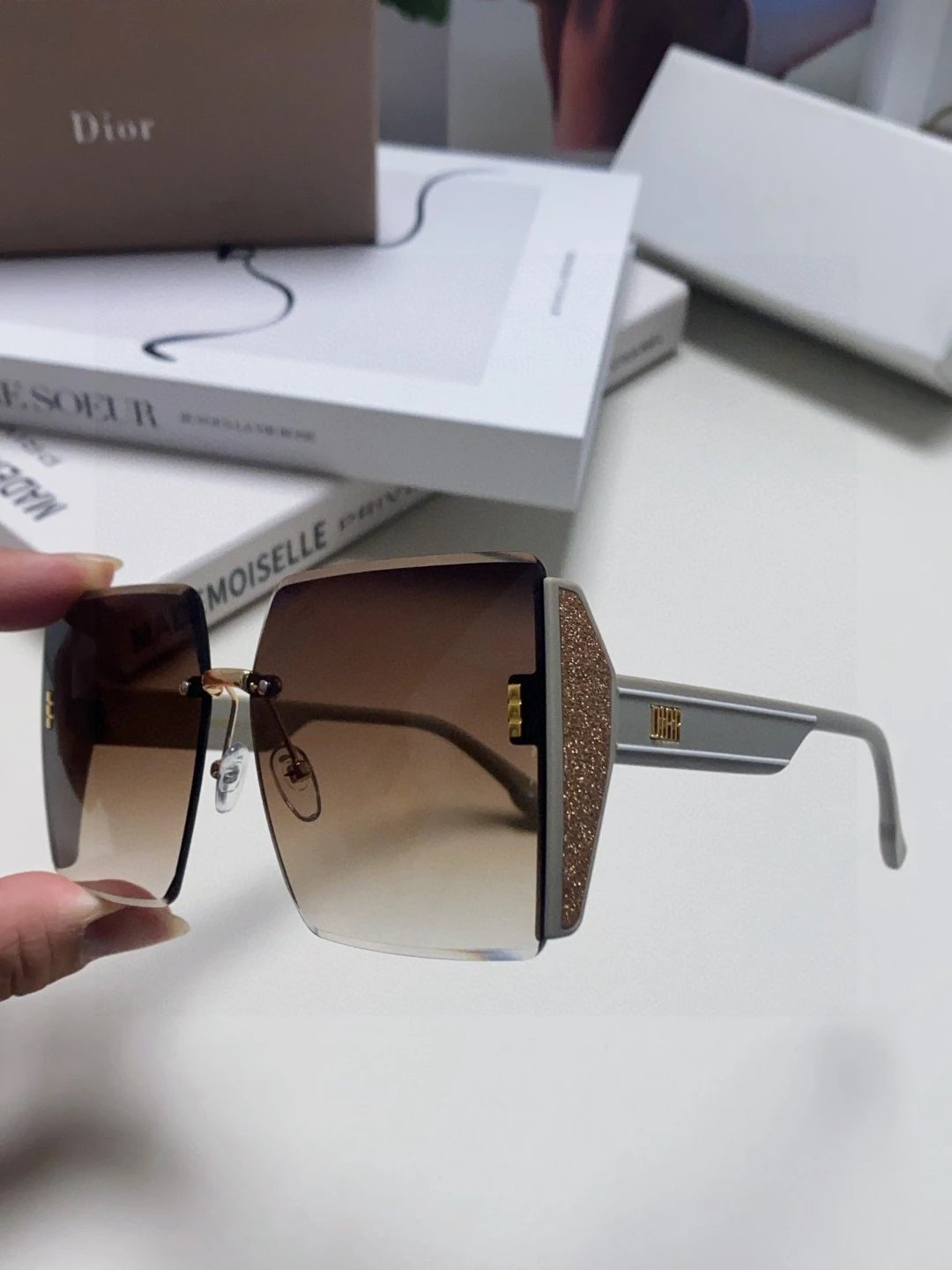 Dior Sunglasses Square Rimless Sunglasses Slimming No Prescription Driving Beach Fishing Women's UV Protection25ss New Sports Casual Versatile