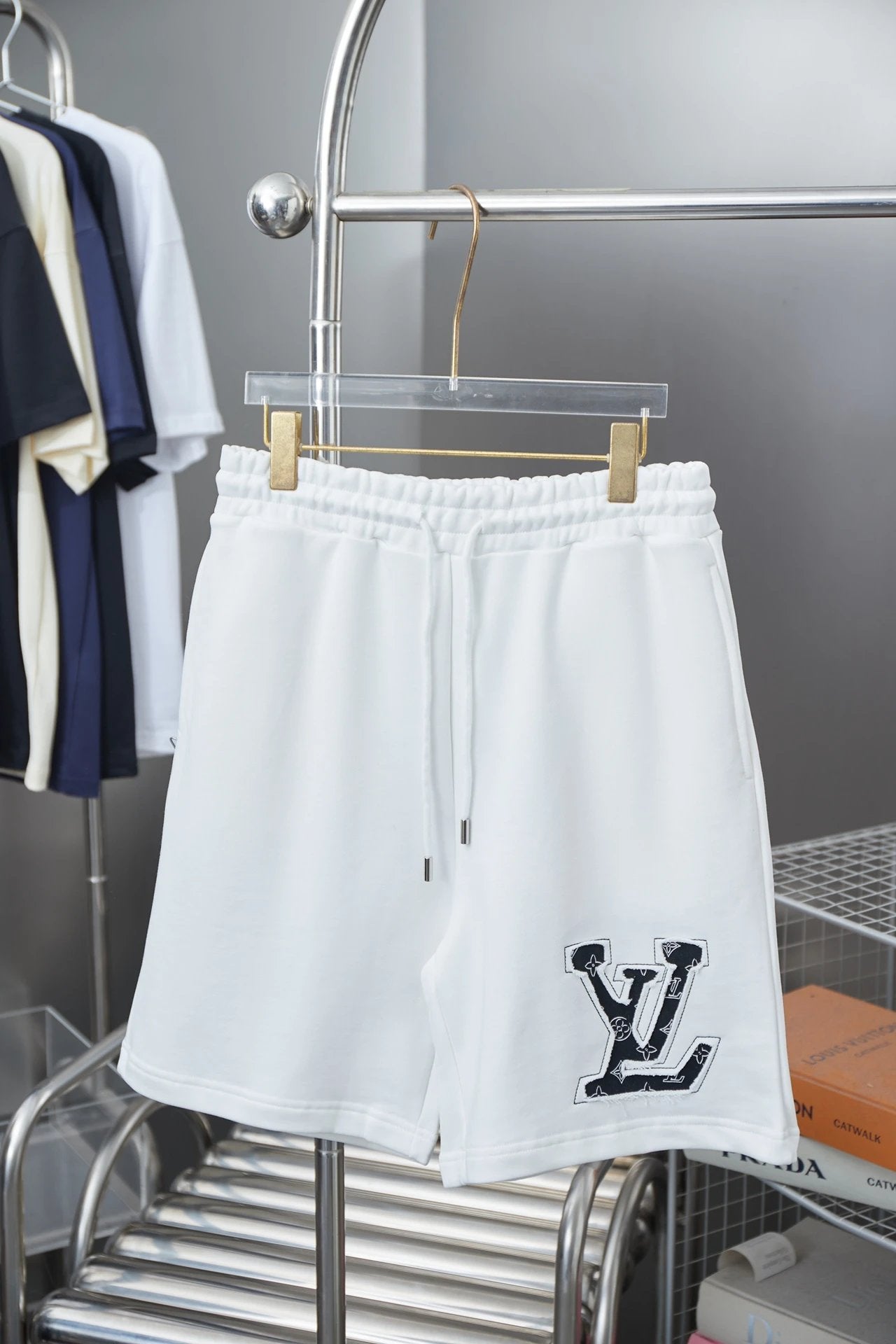 Louis Vuitton LV Shorts Front Letter Petal Pattern Patch logo Five-point Shorts25ss New Drawstring Casual Pants for Men and Women, Summer Style5Two-in-One Casual Sweatpants Pure Cotton Joggers