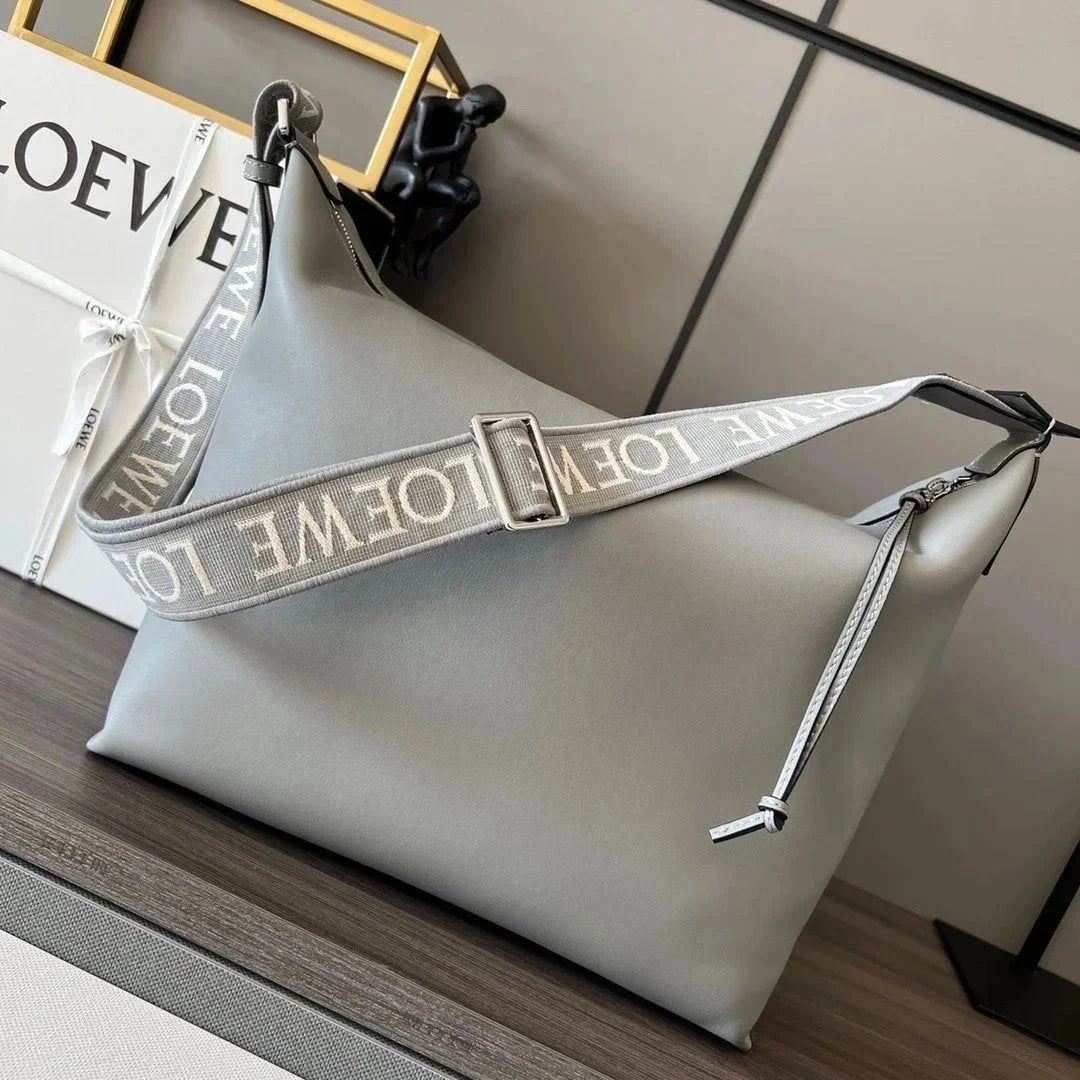 LOEWE Backpack Top version 【Premium Version Original Leather】2022New Men's Bag Soft Smooth Cow Leather and Figured Cloth Cubi Handbag Men's Lunch Box Bag Crossbody Bag Shoulder Bag Messenger Bag Can Be Put13Inch Computer Bag Large Capacity Travel Bag LOEW