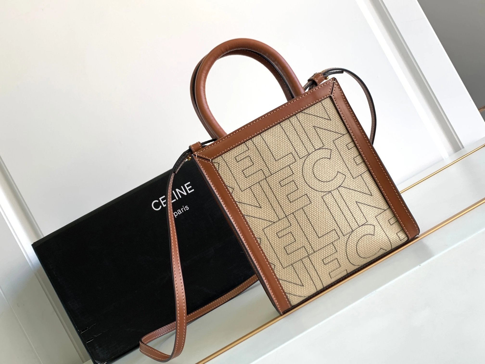 Celine women's bag Top version 【Level Surrogate Shopping】New TriompheMiniTote Tote Arc De Triomphe cabas Presbyopic Tote Vertical Mini Phone Bag Medium Presbyopic Portable Shopping Bag Shoulder Bag Messenger Bag Selin Women's Bag Men's Bag191542194372