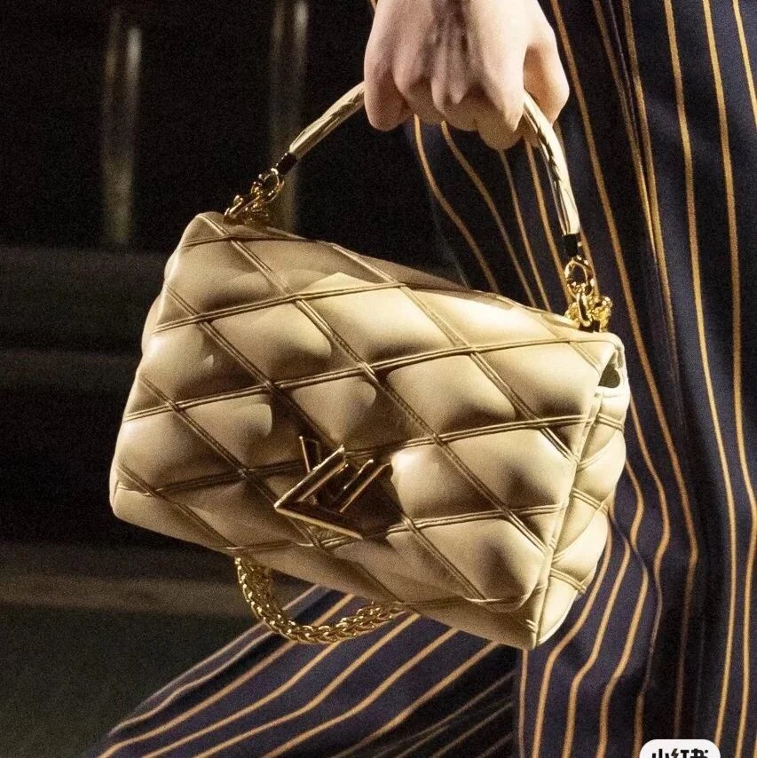 Louis Vuitton LV Women's Bag Top version New Full Leather Diamond Chain Bag Series GO-14Teist Medium Handbag Messenger Bag Shoulder Bag M22891.M22890