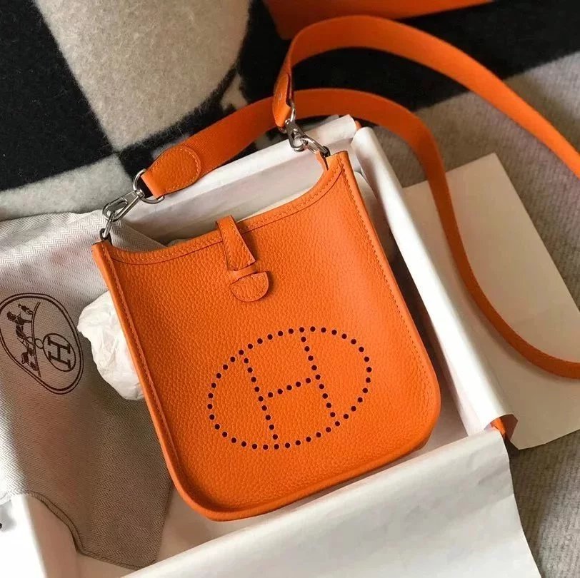 Hermes women's bag Top version New Beeswax Thread Sewing Handmade EvelyneminiH Home Mini Calfskin Hollow-out Evlin Bag Letter Punching Bag Elephant Gray Golden Brown Milkshake White and Black Shoulder Crossbody Buckle Women's Bag