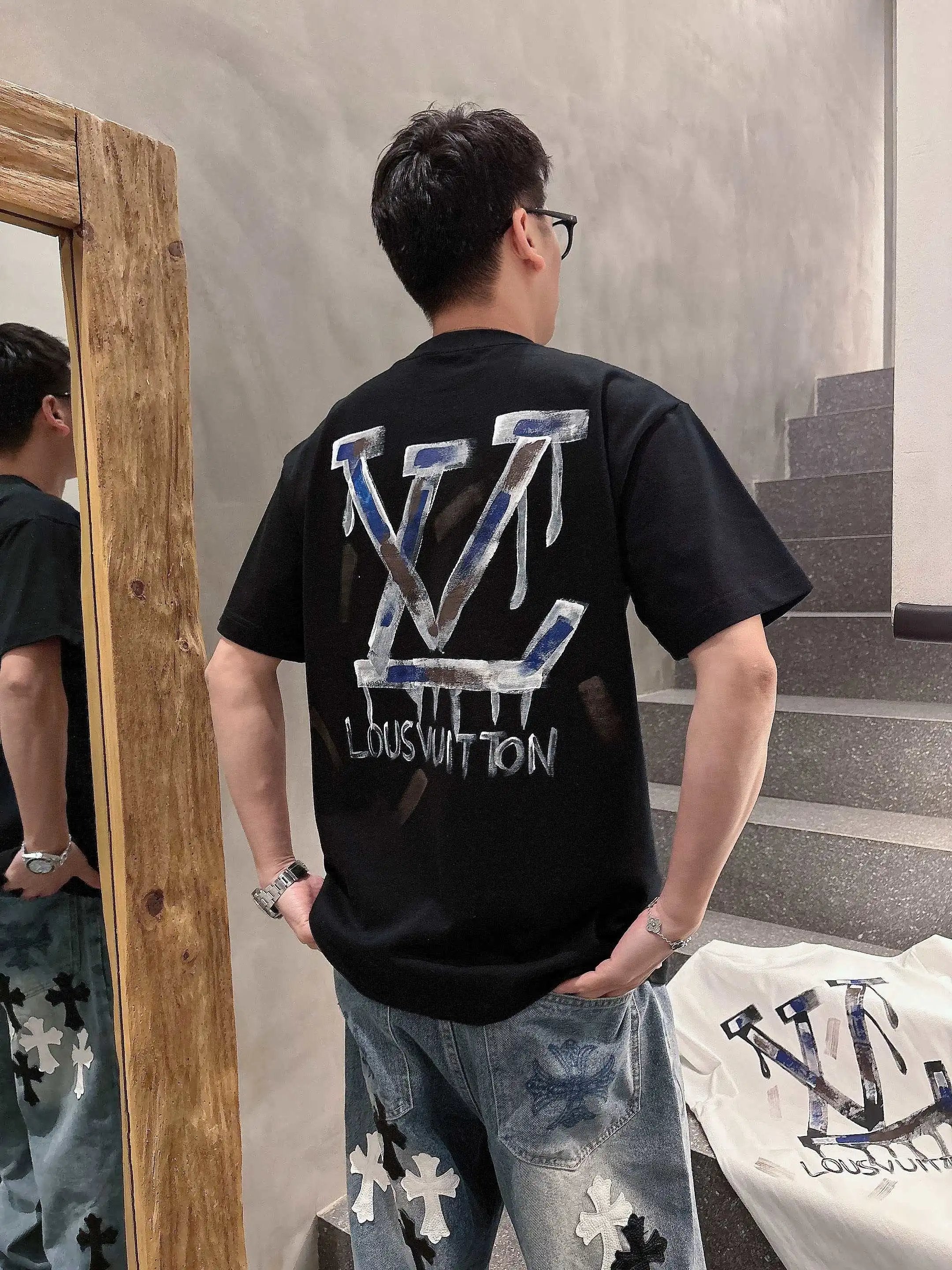 Louis Vuitton LV T-shirt Back Hand-drawn Graffiti logo round Neck Short Sleeve25ss New Pure Cotton Unisex Style T T-shirt OS Loose Fit Base Shirt Half Sleeve T-Shirt Top Half Sleeve