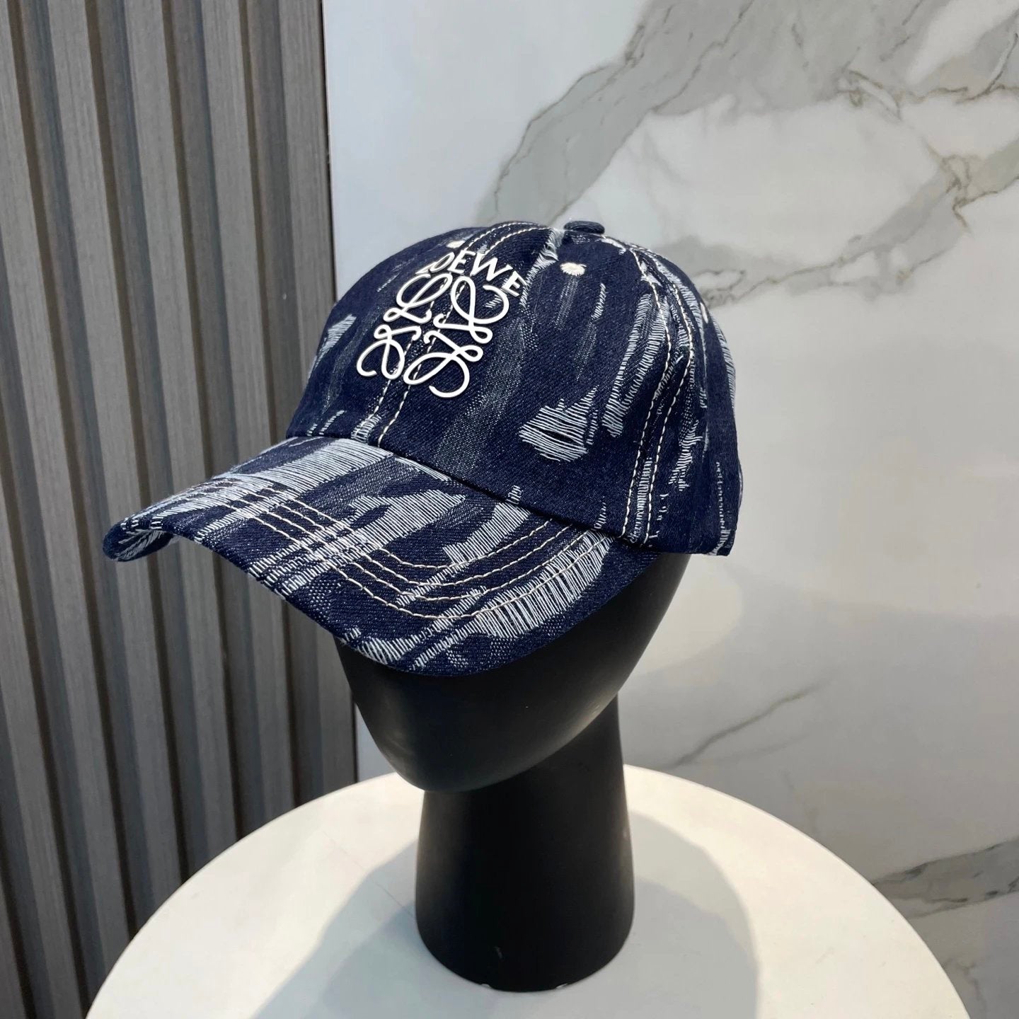 LOEWE Hat Ripped Embroidery logo Baseball Cap Sunshade Sun Protection Duckbill Cap Unisex Couple Style Large Head Circumference Slimming Face Curved Brim Versatile Sports Hat