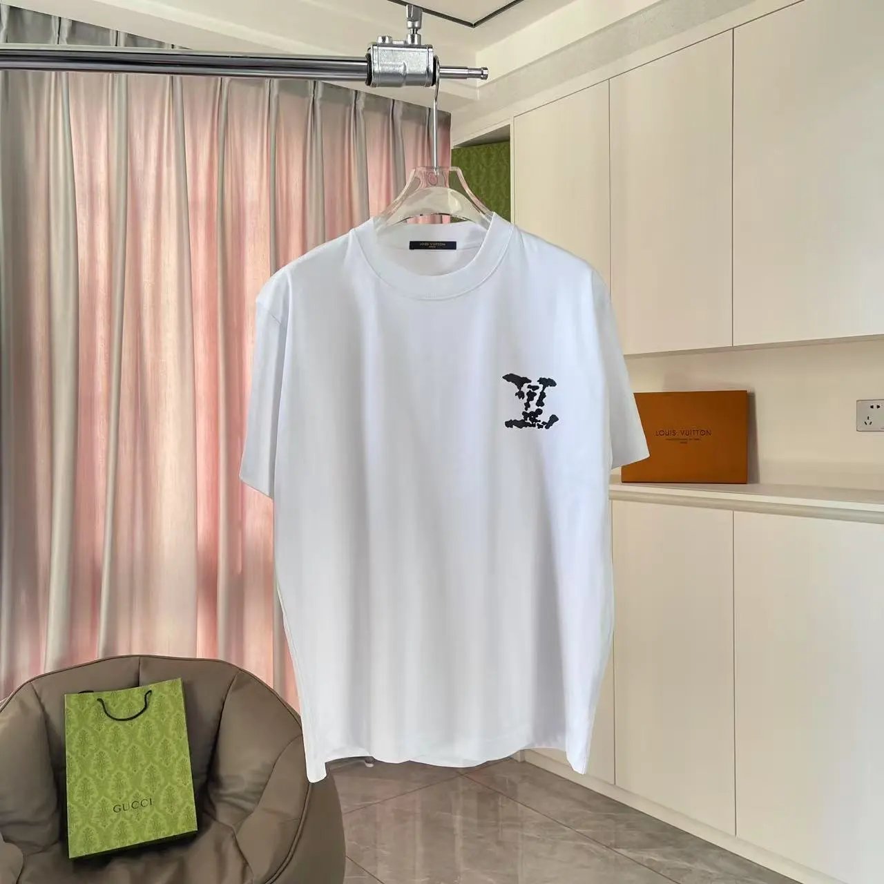 Louis Vuitton LV T-shirt Chest Letter Print logo round Neck Short Sleeve25ss New Pure Cotton Unisex Style T Casual T-Shirt Base Layer Shirt OS Loose Fit Half Sleeve Top Plus Size