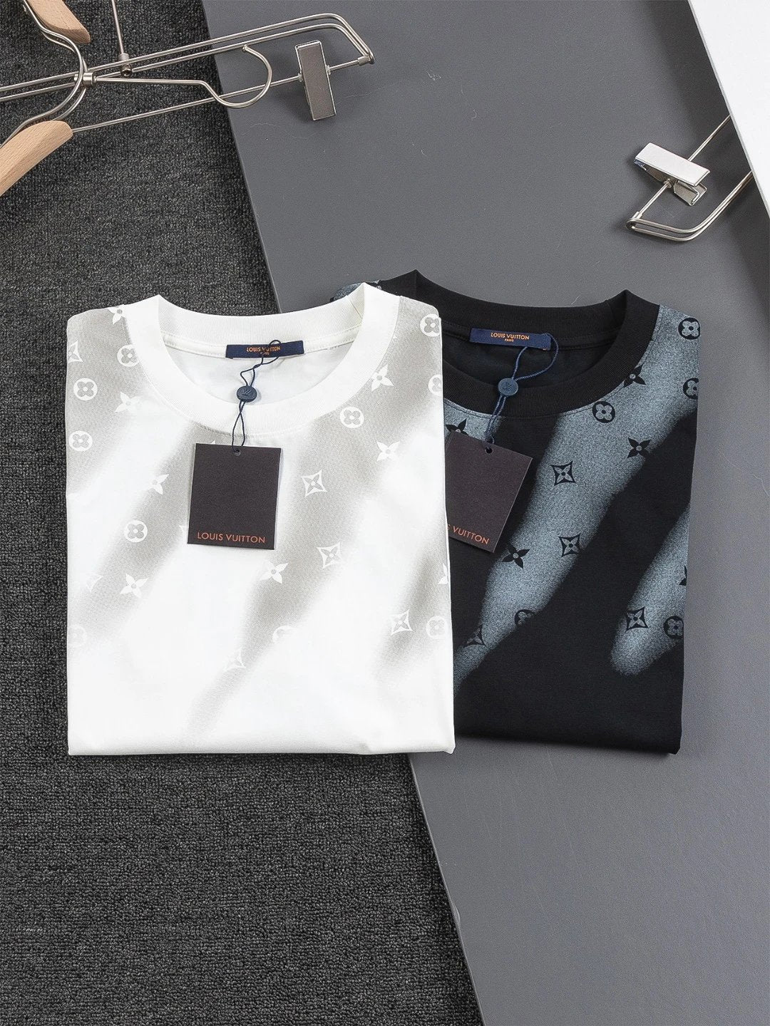 Louis Vuitton LV T-shirt Allover Gradient Print logo round Neck Short Sleeve25ss New pure cotton T Unisex T-Shirt OS Drop Shoulder Loose Fit Base Shirt Top T-Shirt Short Sleeve