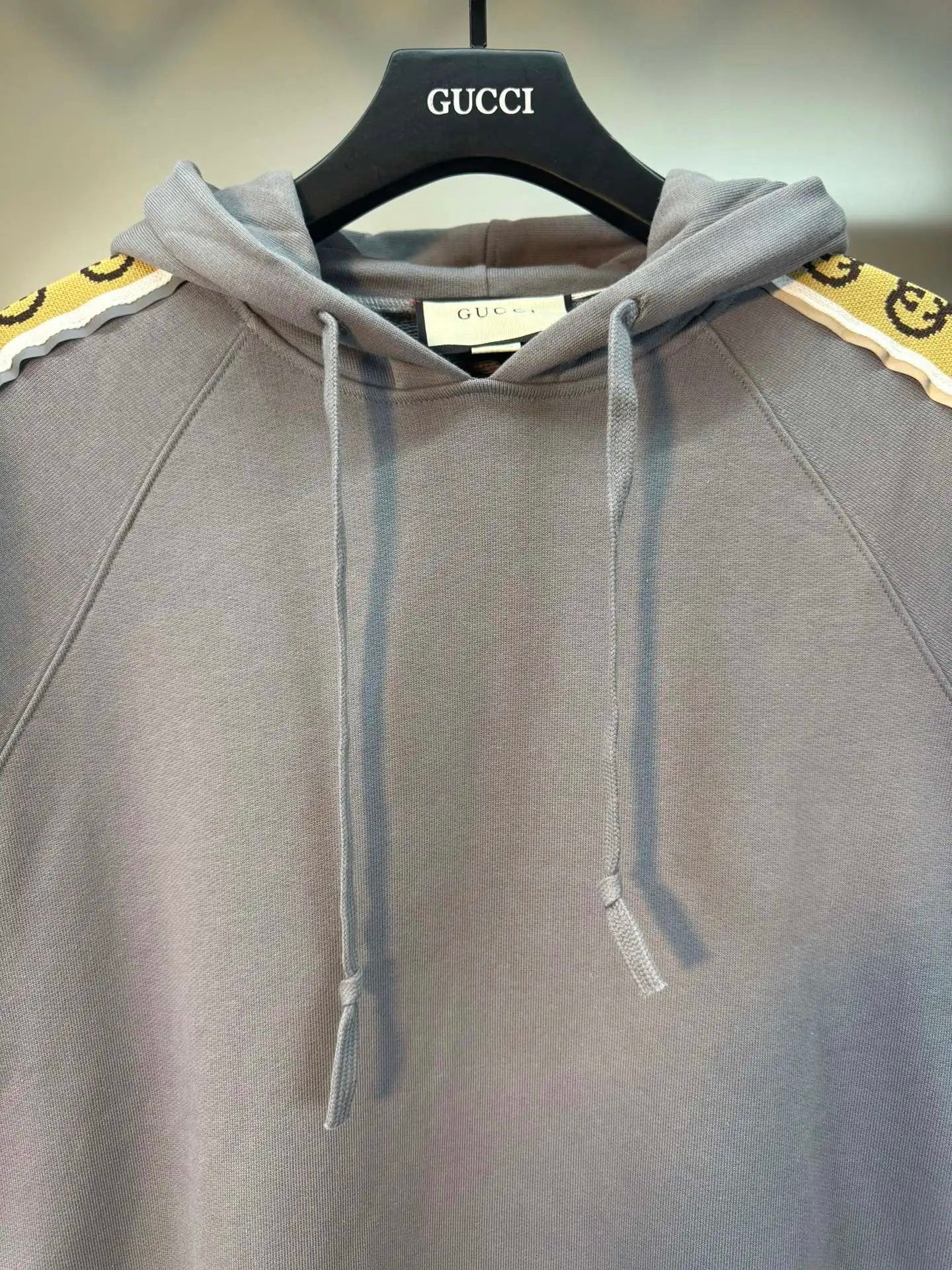 Gucci Jackets Knitted Cotton Beanie with Classic Reflective Strips and Webbing Logo Hoodie Jacket Top Unisex Sports Casual Loose Fit Versatile