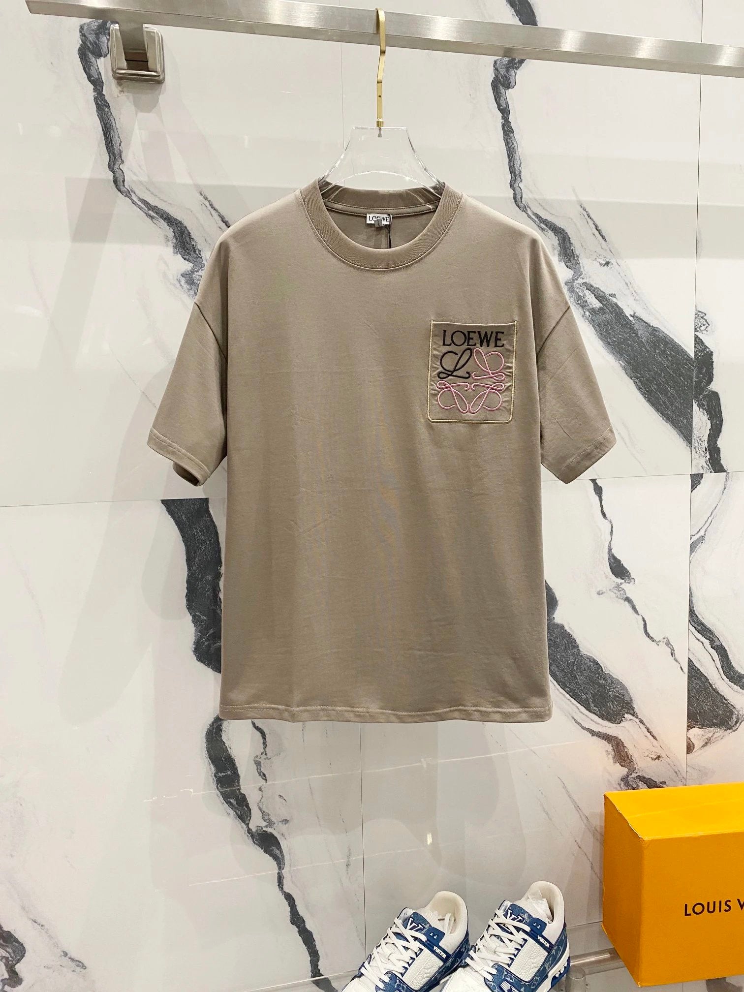 LOEWE T-shirt Color matching letters LOGO Embroidered Pocket Crew Neck Short Sleeve Pure Cotton T Unisex T-Shirt OS Loose Fit Base Shirt Summer Casual Simple T-Shirt