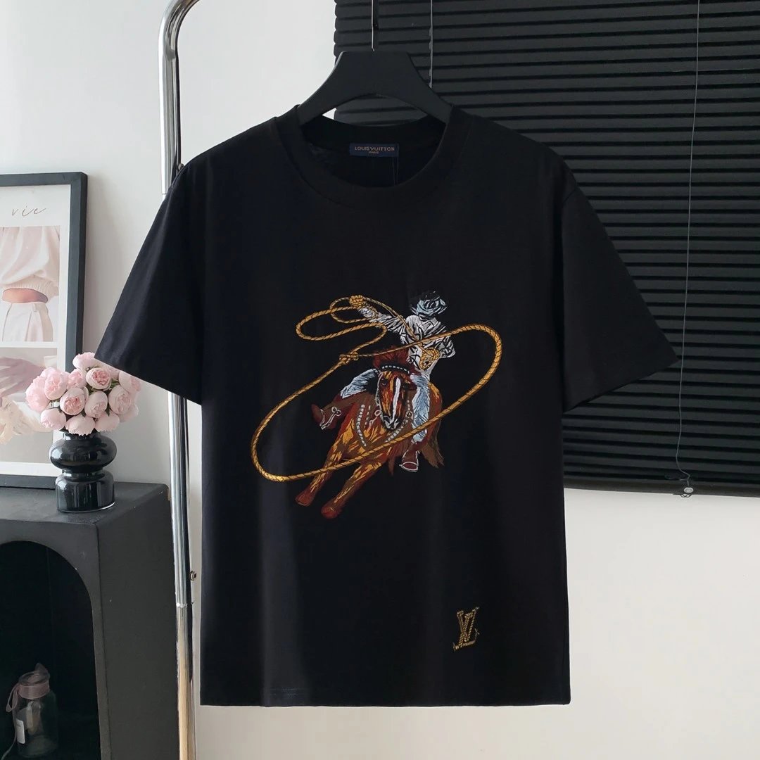 Louis Vuitton LV T-shirt Chest Equestrian Embroidery logo round Neck Short Sleeve25ss New Product T Unisex T-Shirt OS Loose Fit Base Shirt Top Half Sleeve T-Shirt