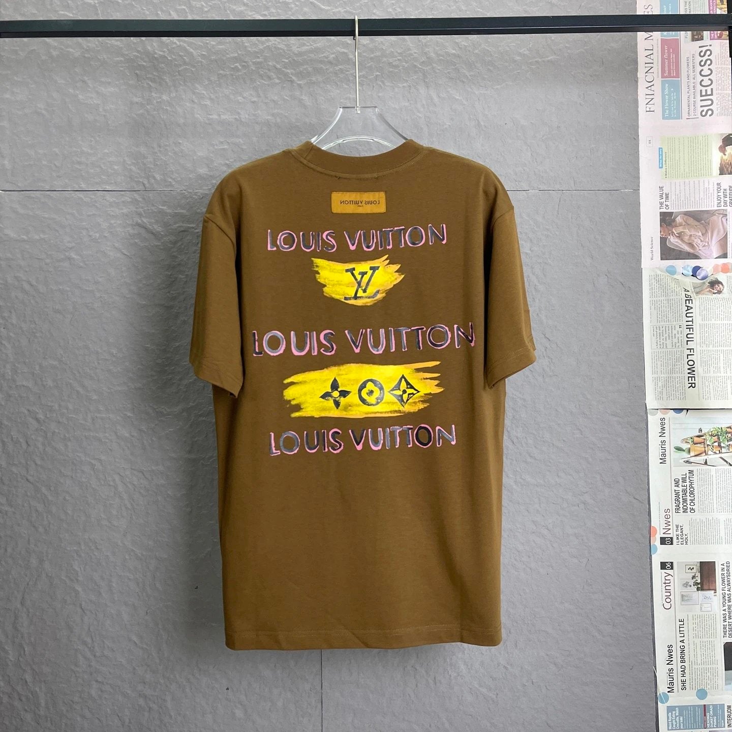 Louis Vuitton LV T-shirt Back Hand-drawn Graffiti Letter Pattern Print logo round Neck Short Sleeve25ss New pure cotton T Unisex T-Shirt OS Loose Fit Base Shirt Top Half Sleeve T-Shirt