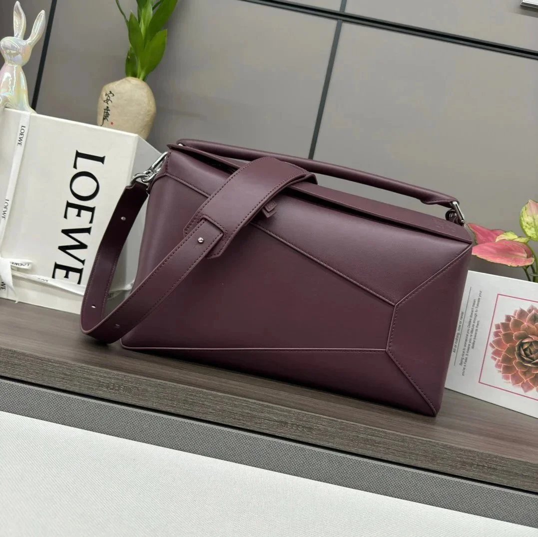 LOEWE Backpack Top version 【Super Version Original Factory】New Size for Counter Synchronization Puzzle Handbag Geometric Messenger Bag Men's Bag Large Shoulder Bag Messenger Bag Handbag Men's and Women's Bags New sise Large Geometric Men's Bag Map Pack33c