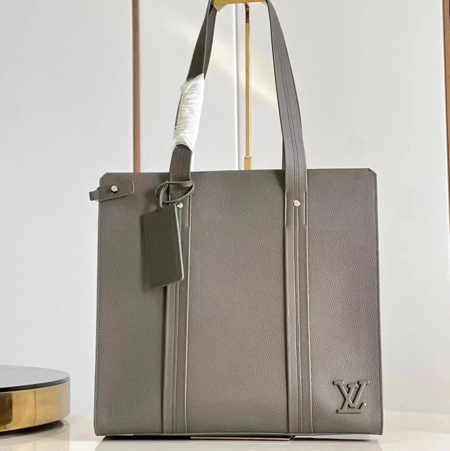 Louis Vuitton LV briefcase Top version **Old Factory M57308Men's Leather Briefcase TOTE Bag Aerogr Tote Bag Men's Briefcase Business Trip Shopping Bag Computer Bag21542Elephant Gray Blue Chloe Paddington Men's Tote Bag