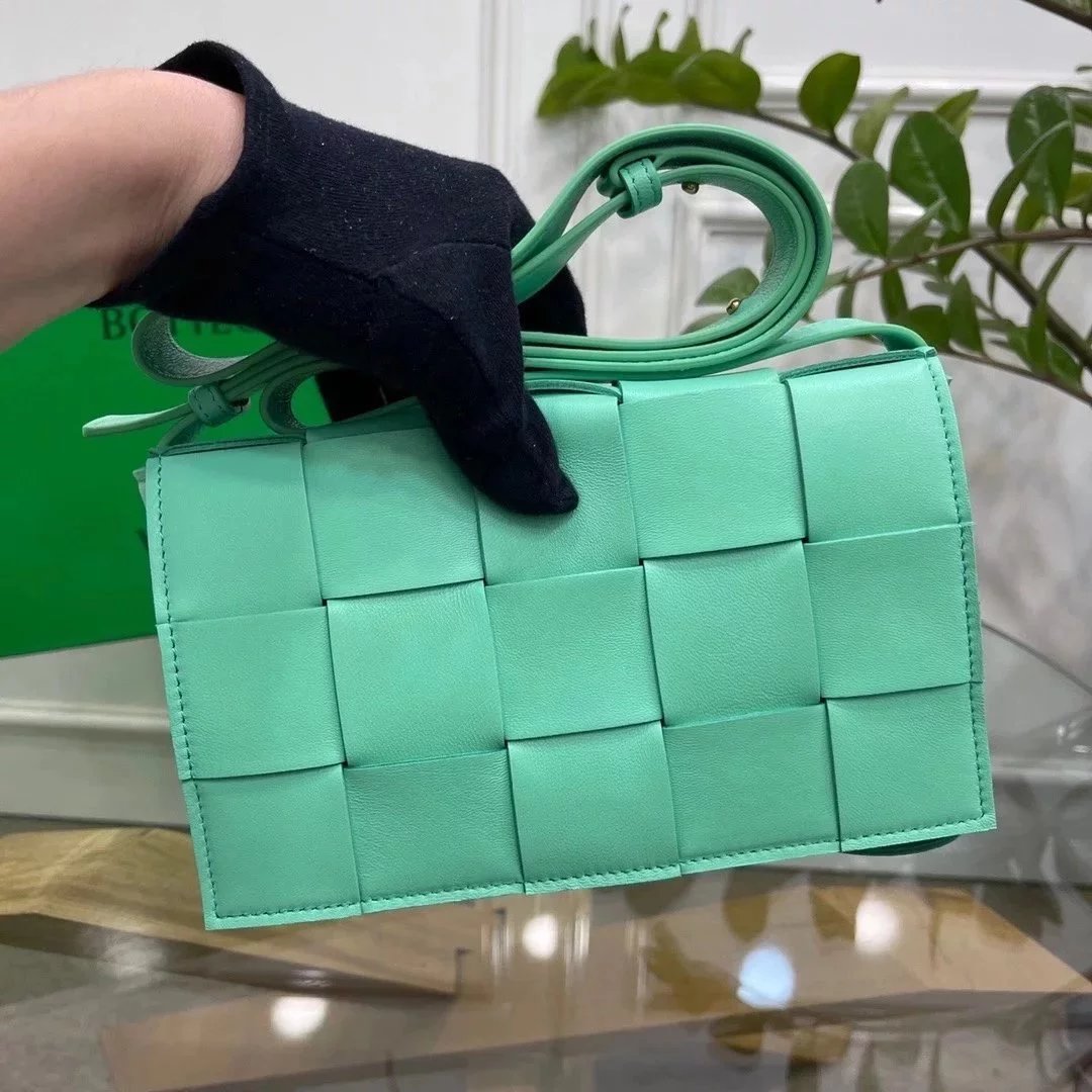 Bottega Veneta Women's Bag Top version 【Special Cabinet Version】Woven bag CROSSBODY Square Bag Pillow Bag(Lambskin)Rubik's cube bag Cassette15Plaid Woven Bag Original Leather Handbag Waist Bag Chest Bag Shoulder Messenger Bag Unisex Men's and Women's Bags