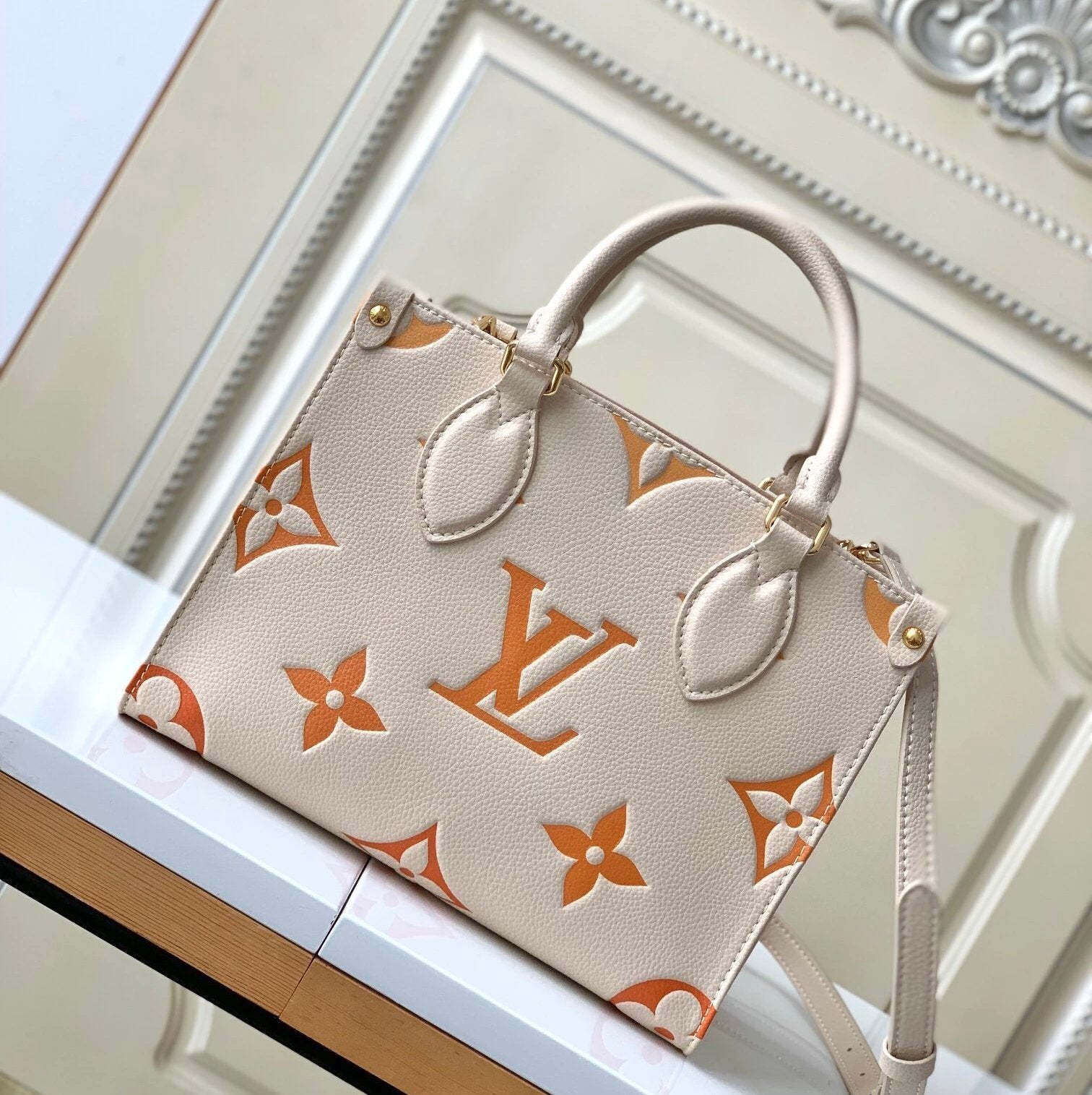 Louis Vuitton LV Women's Bag Top version Early Spring New Small Size Classic Floral Tote Bag Mummy Bag Shoulder Portable Messenger Shopping Bag New Small Size25cm Gray Black