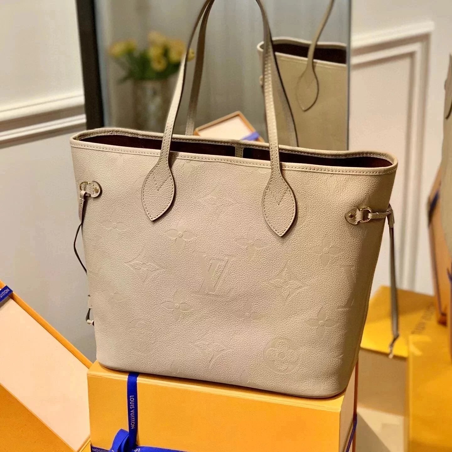 Louis Vuitton LV Women's Bag Top version 2021New Women's Bag M456844568545686Mummy Shopping Bag Large Capacity Women's Handbag Shoulder Bag Stewardess Bag Dinner Bag Foreign Trade Goods