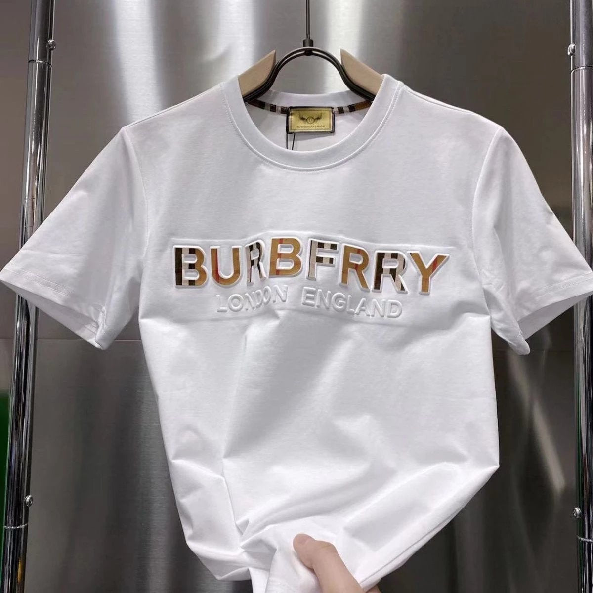 Burberry Clothing B War Horse T-shirt Sweater Collection