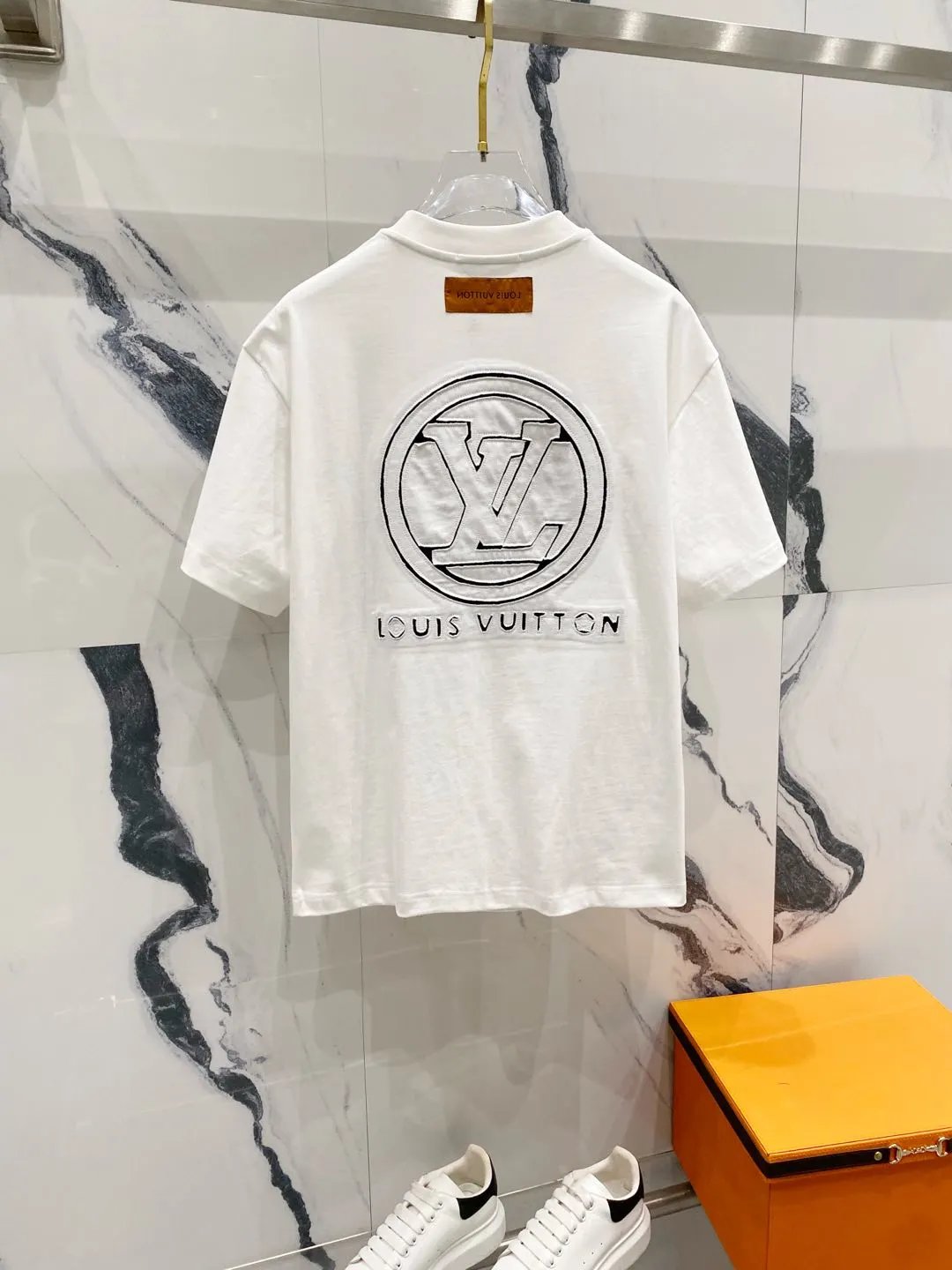 Louis Vuitton LV T-shirt Back Cutout Burnt Flower Round Color-Block Letter Print logo round Neck Short Sleeve25ss New Pure Cotton Unisex Style T T-shirt OS Loose Fit Base Shirt Half Sleeve T-Shirt Top Half Sleeve