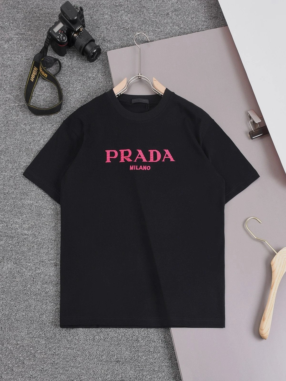 PRADA T-shirt 3D Embroidery logo round Neck Short Sleeve25ss New Pure Cotton Unisex Style T Casual T-Shirt Base Layer Shirt OS Loose design