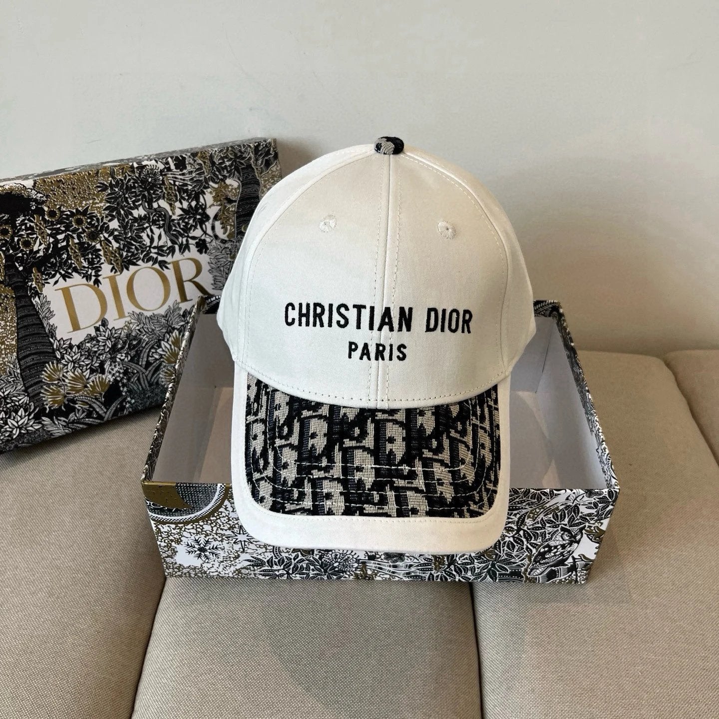 Dior Hat Alphabet Jacquard logo Baseball Cap Sunshade Sun Protection Duckbill Cap Unisex Couple Style Large Head Circumference Slimming Face Curved Brim Versatile Sports Hat