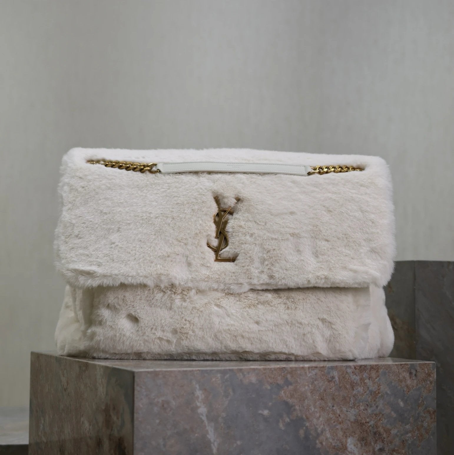 YSL Women's Bag Top version 【Maximum Version】Autumn and Winter Niki Rabbit Fur Series Oversized Niki47cm Rabbit Fur Large Tote Bag Hobo Bag Luggage Bag Fluffy Niki Bag New Women's Bag Mink Fur niki32cm Large Size Medium Size28cmNiki Rabbit fur bag