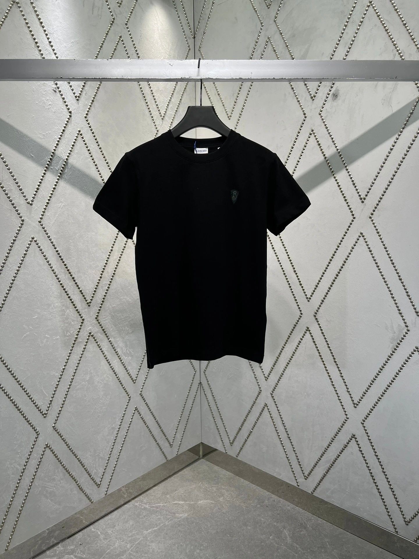 Burberry T-shirt Embellishment B Lettering Shield Embroidery Equestrian Knight Logo Crew Neck Short Sleeve25ss New pure cotton T Unisex T-Shirt OS Loose Fit Base Shirt Top Half Sleeve T-Shirt
