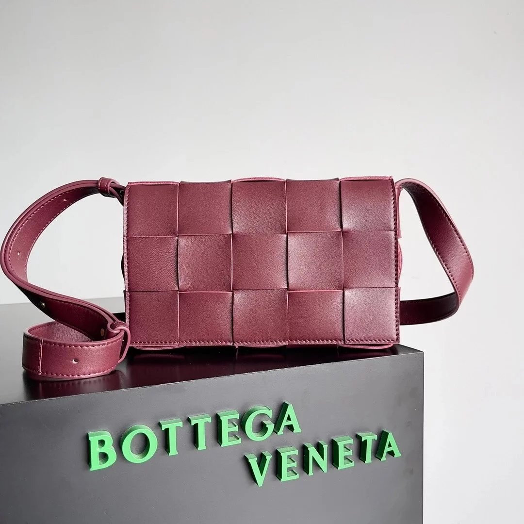 Bottega Veneta Women's Bag Top version 【Special Cabinet Version】Woven bag CROSSBODY Square Bag Pillow Bag(Lambskin)Rubik's cube bag Cassette15Plaid Woven Bag Original Leather Handbag Waist Bag Chest Bag Shoulder Messenger Bag Unisex Men's and Women's Bags