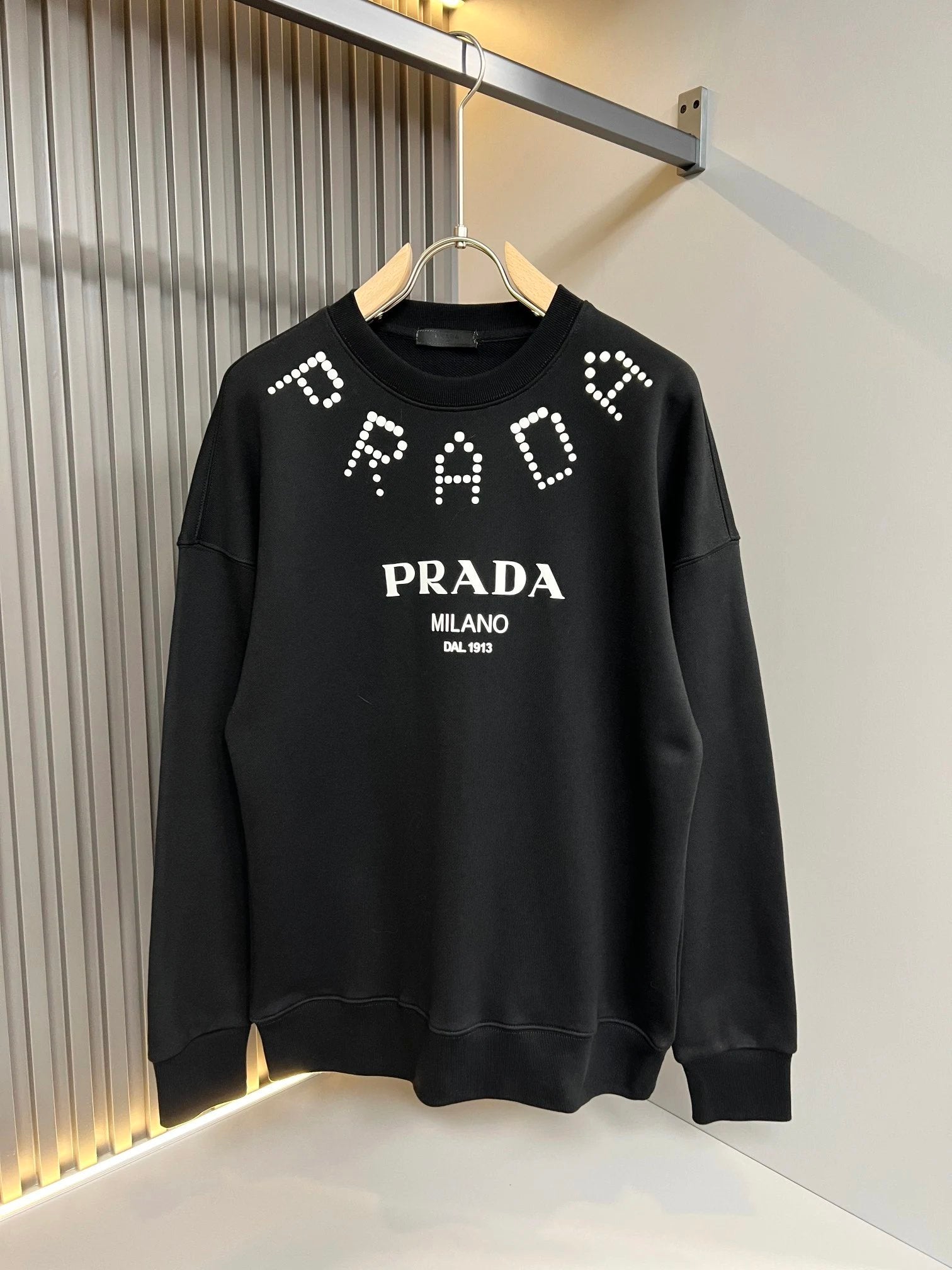 PRADA Hoodie Letters Logo Printed crew neck sweatshirt420100% Cotton Casual Loose Fit Versatile Pullover Sweatshirt os Unisex Fit Top Inner Layer24ss Autumn and Winter New Products