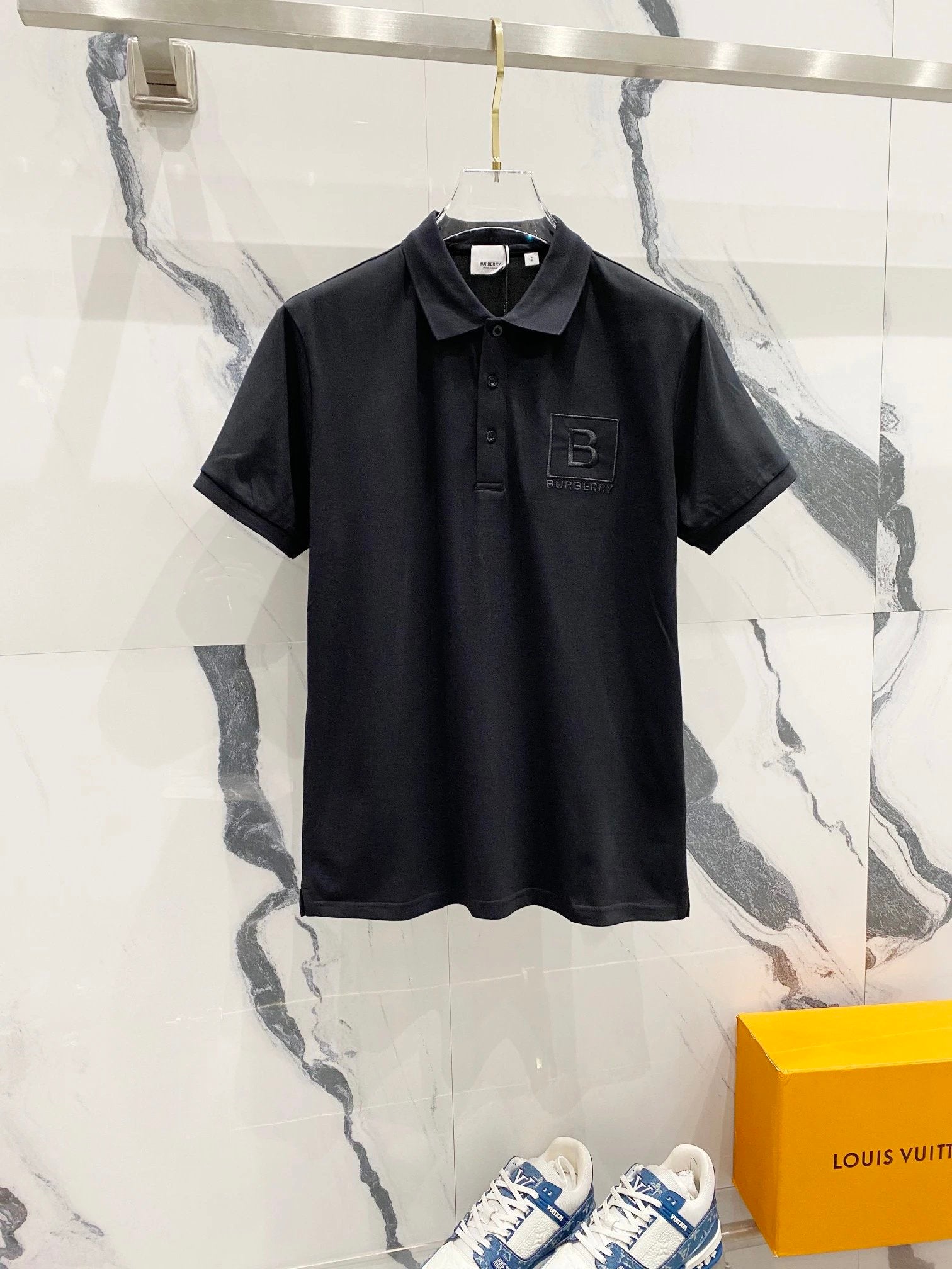 Burberry T-shirt Minimalist Small Lettering LOGO Embroidered Logo POLO Short Sleeve Shirt with Turn-down Collar for Men and Women, Summer Half Sleeve OS Loose T Business Casual Half Sleeve Shirt Plus Size T-Shirt