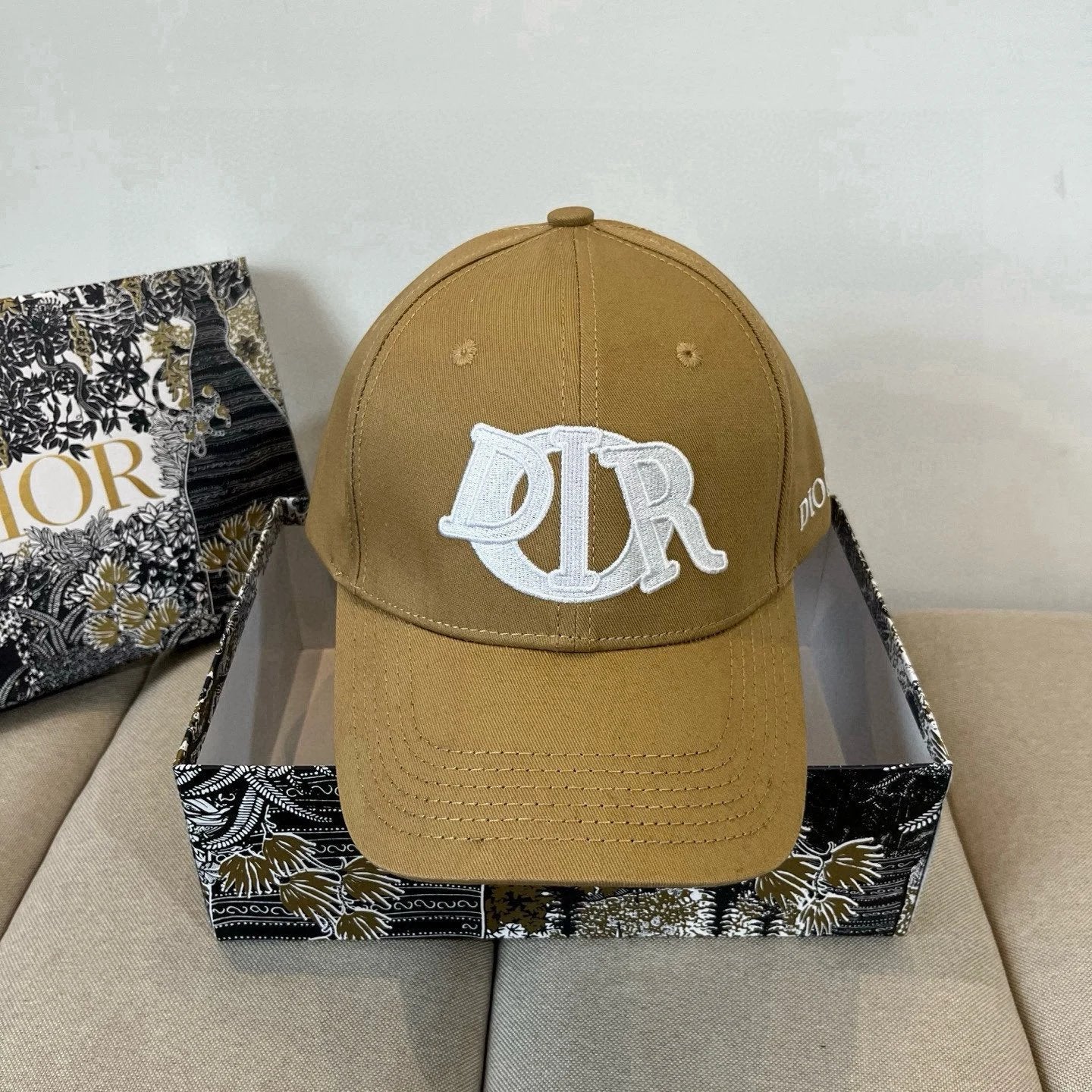 Dior Hat Letter Patch Embroidery logo Baseball Cap Sunshade Sun Protection Duckbill Cap Large Head Circumference Slimming Face Curved Brim Versatile Sports Hat for Men and Women Couples Same Style