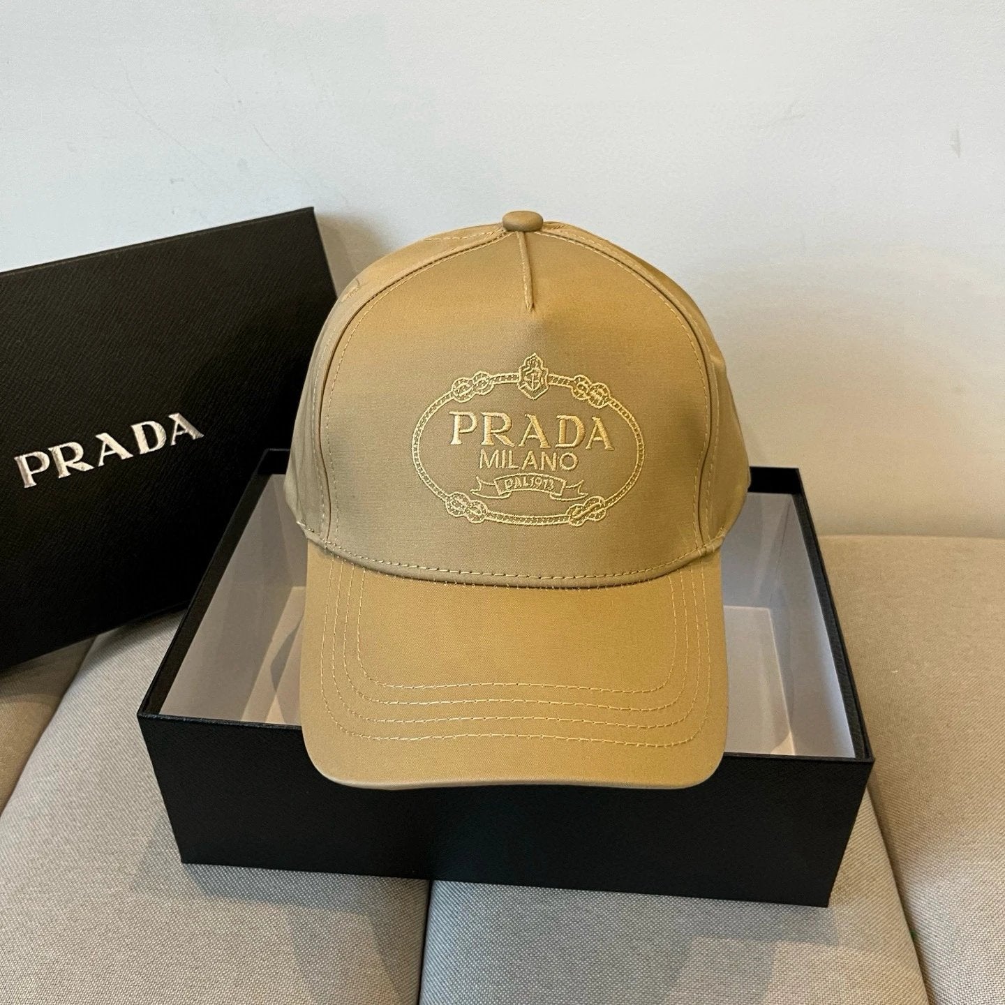 PRADA Hat Letter Embroidery logo Baseball Cap Sun Protection Visor Cap Large Head Circumference Versatile Sports Hat Slimming Face Curved Brim Unisex Couple Style