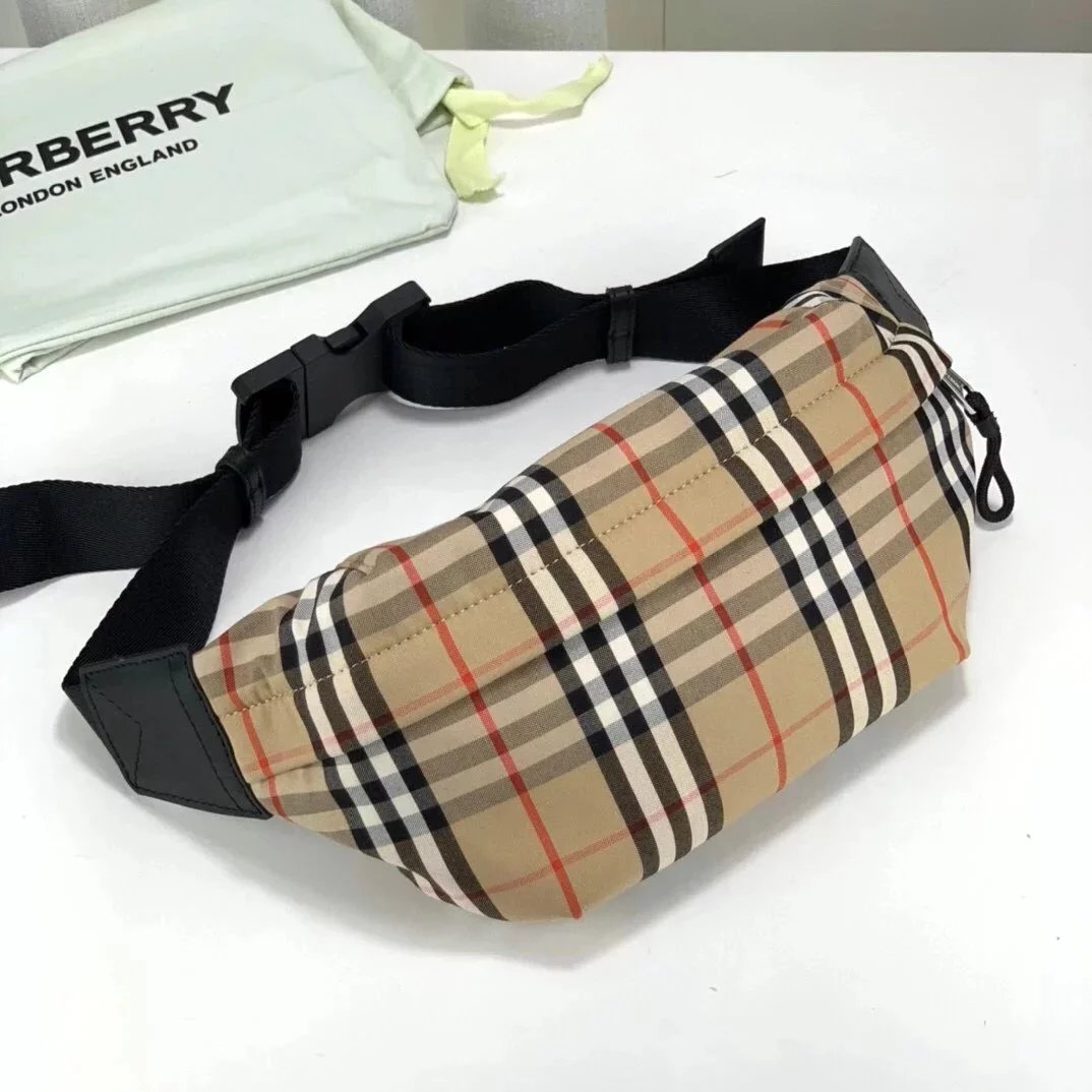 Burberry Women's Bag Top version Version Men's and Women's Bags80101441Black Medium Logo Letter logo Unisex Waist Bag Men's Crossbody Chest Bag Backpack Shoulder Bag Original Single Famous Brand Bag