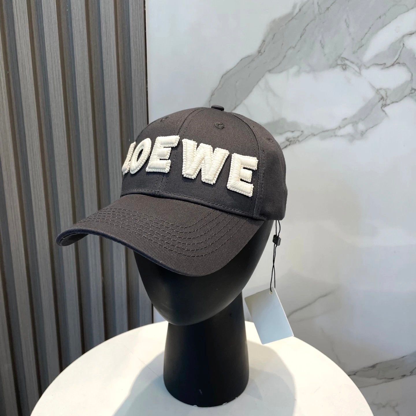 LOEWE Hat Minimalist Embroidery logo Baseball Cap Sunshade Sun Protection Duckbill Cap Large Head Circumference Slimming Face Curved Brim Versatile Sports Hat for Men and Women Couples Same Style