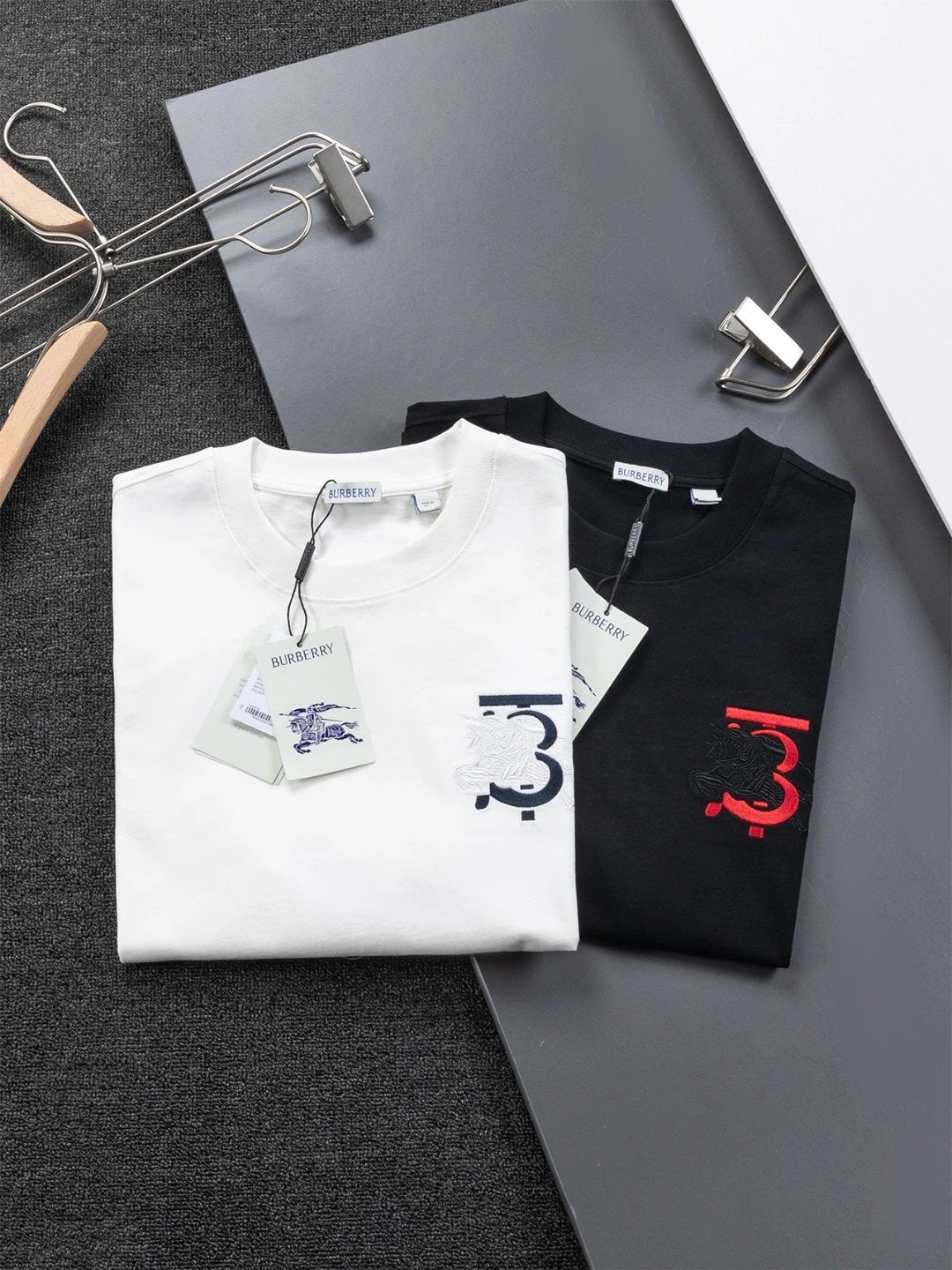 Burberry T-shirt Chest TB Embroidery logo round Neck Short Sleeve25ss New pure cotton T Unisex T-Shirt OS Loose Fit Base Shirt Top Half Sleeve T-Shirt