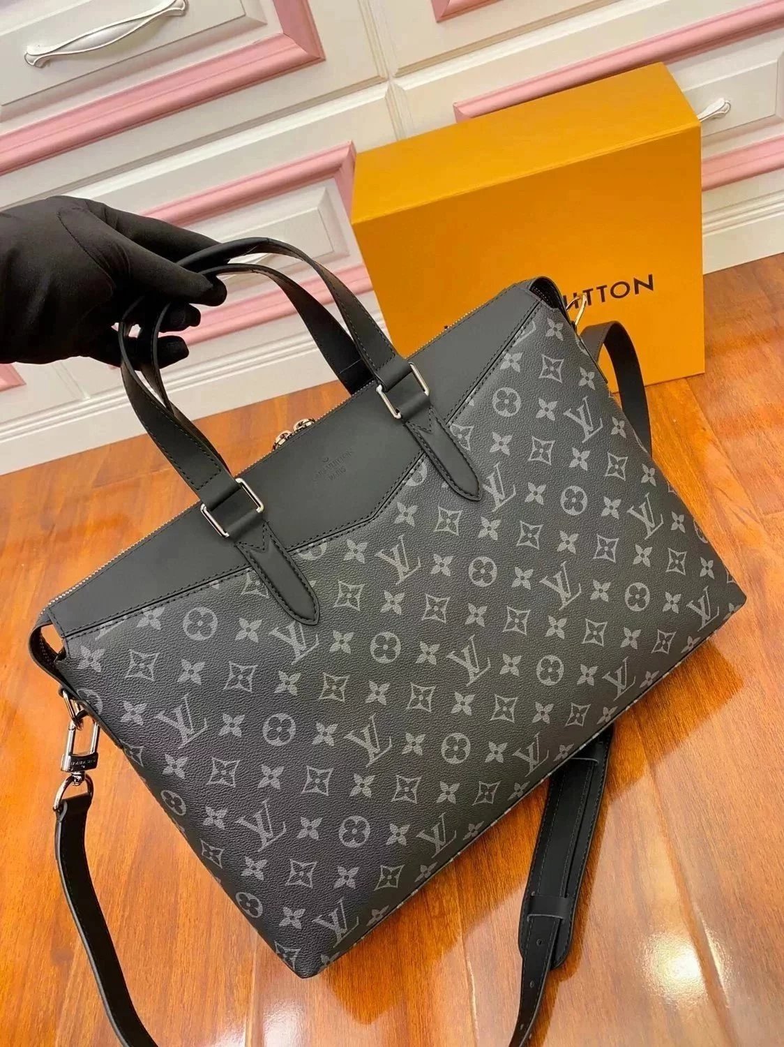 Louis Vuitton LV briefcase Top version 【**Version】Classic Men EXPLORER Black Flower Portable Briefcase Shoulder Crossbody Men's Bag Business Briefcase Tote Bag Men's Bag Handbag M40566