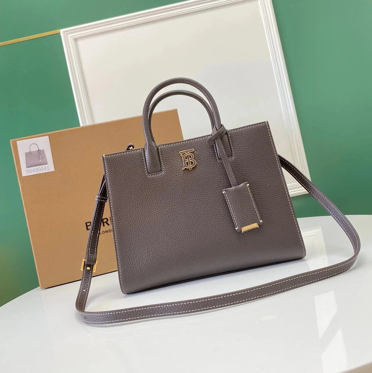 Burberry Women's Bag Top version 【Original Leather Surrogate Shopping Edition】Autumn and Winter New Women's Clothes Tote Bag Latest Version Tote Tote Bag Women's Shopping Bag Vegetable Basket Bag Portable Briefcase Thomas Exclusive Identification.