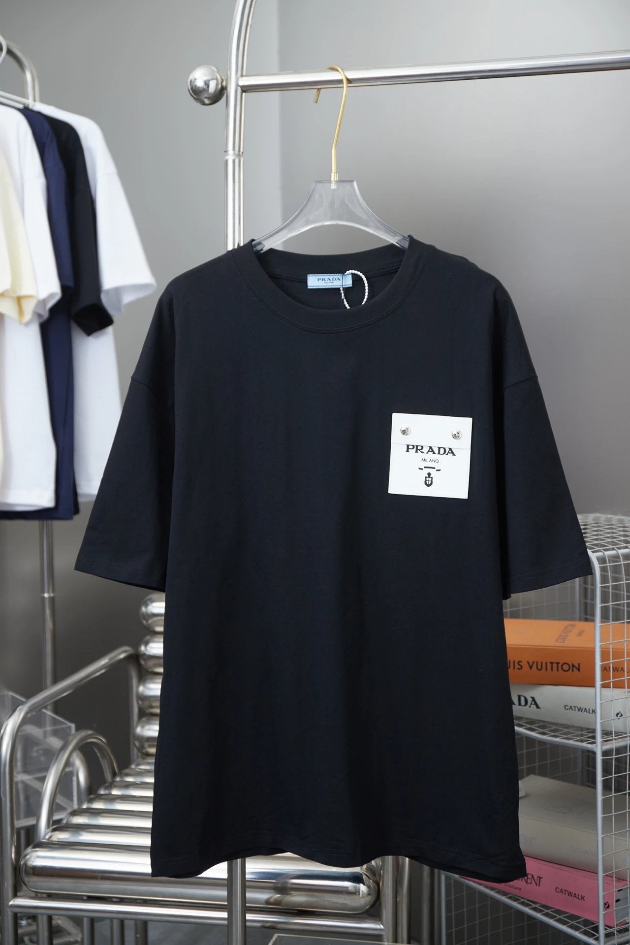 PRADA T-shirt 25SS Early Spring New 3D Leather Tag with Metal Letters logo round Neck Short Sleeve T Shirt All-Matching Casual