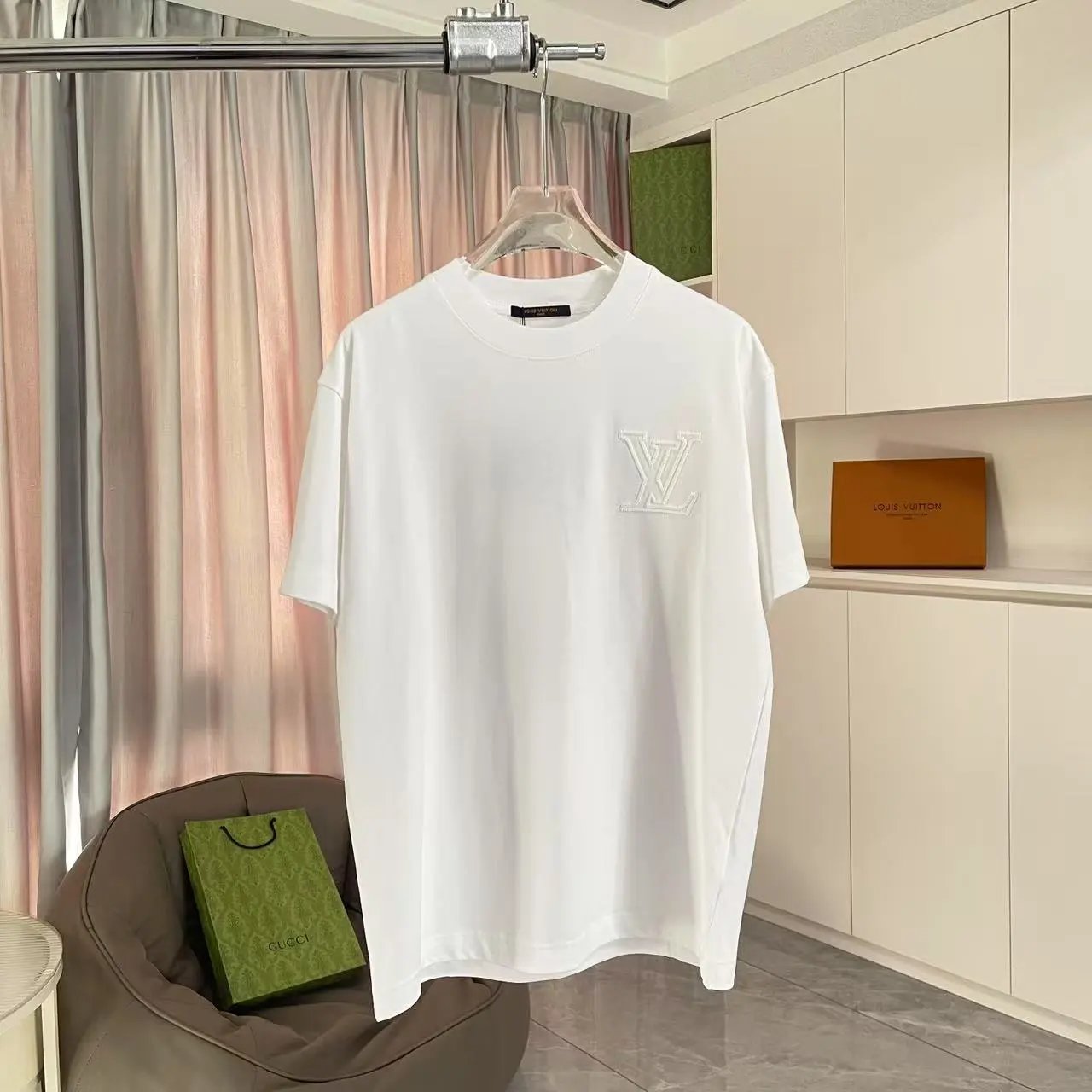 Louis Vuitton LV T-shirt Back Letter Cross Stitch Vacuum Embroidery logo round Neck Short Sleeve25ss New Pure Cotton Unisex Style T T-shirt OS Loose Fit Base Shirt Half Sleeve T-Shirt Top Half Sleeve