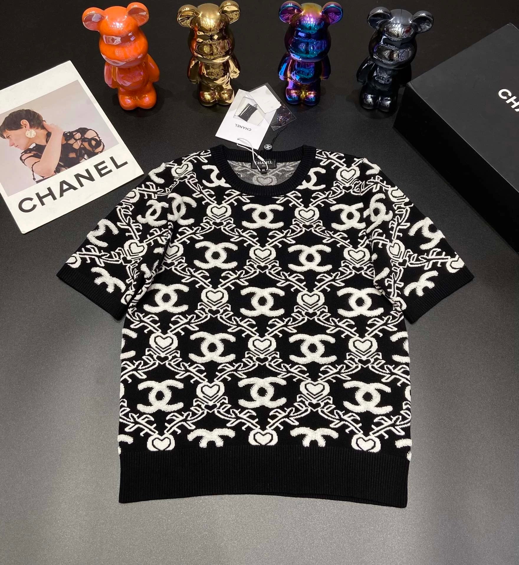 Chanel T-shirt Early Spring Latest Series!Contrast Color Double c Knitted Short Sleeve!Double c Towel Embroidery Pattern Shows Three d Stereoscopic Effect,Retro Style Is Strong,2Color!s-m-l3⃣️Code!