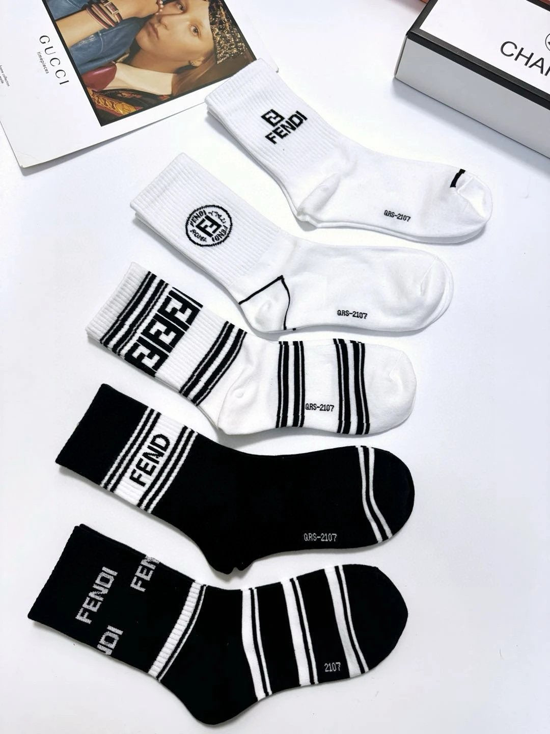 PRADA Sock 【a Box5Double】Classic Letters logo Breathable and Stylish Pure Cotton Mid-Calf Socks25ss New Cotton Socks Spring Summer Autumn Sports Casual Versatile Business Thin Deodorant Sweat-Absorbing