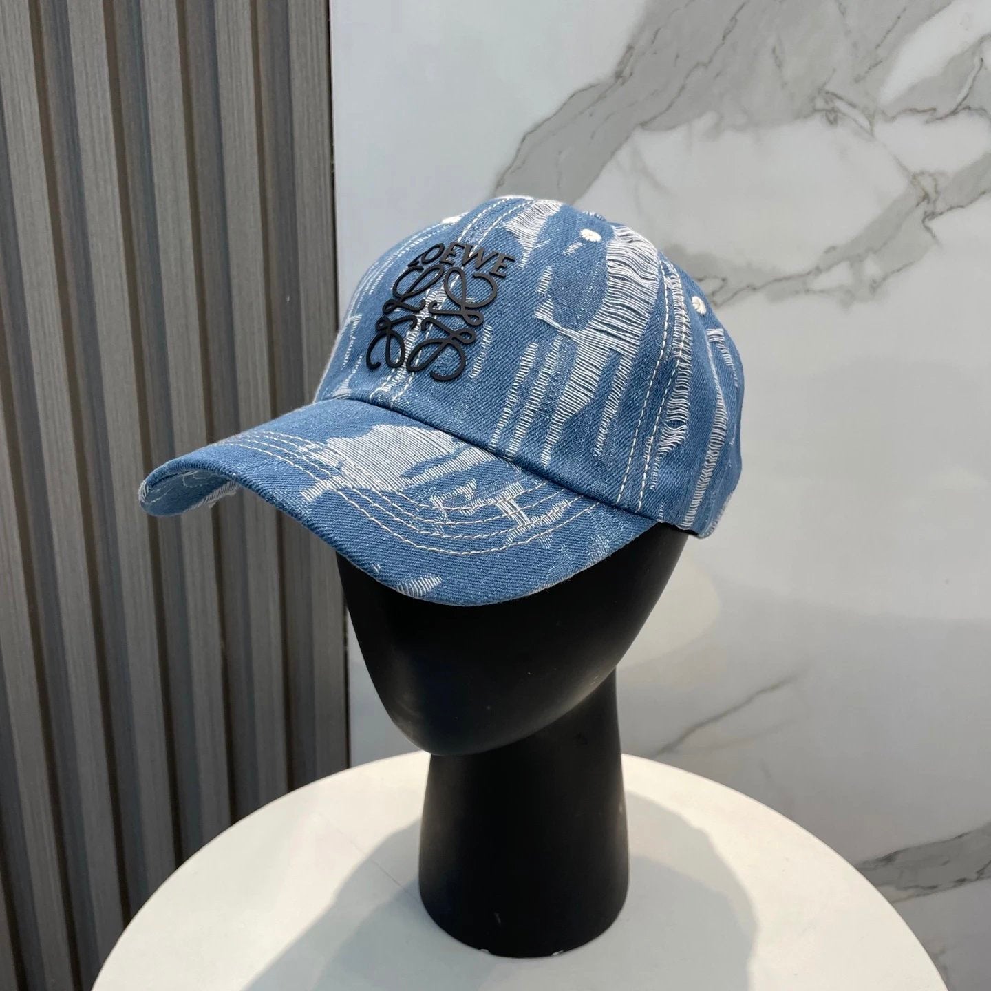 LOEWE Hat Ripped Embroidery logo Baseball Cap Sunshade Sun Protection Duckbill Cap Unisex Couple Style Large Head Circumference Slimming Face Curved Brim Versatile Sports Hat
