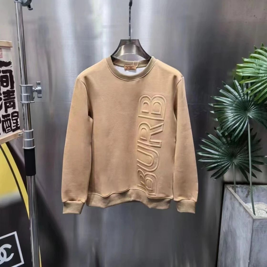 Burberry Clothing B War Horse T-shirt Sweater Collection