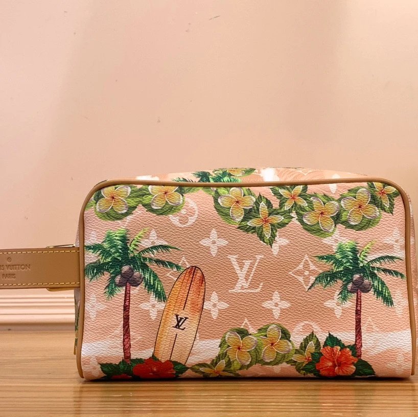 Louis Vuitton LV Wallets/Clutches Top version 【Original High Version】24New M24799Coconut Surf LLockerDoppKit Washing Bag Clutch Wash Bag Cosmetic Bag Men's Handbag Mobile Phone Bag Storage Bag Women's Bag Cosmetic Bag Box Bag M83112