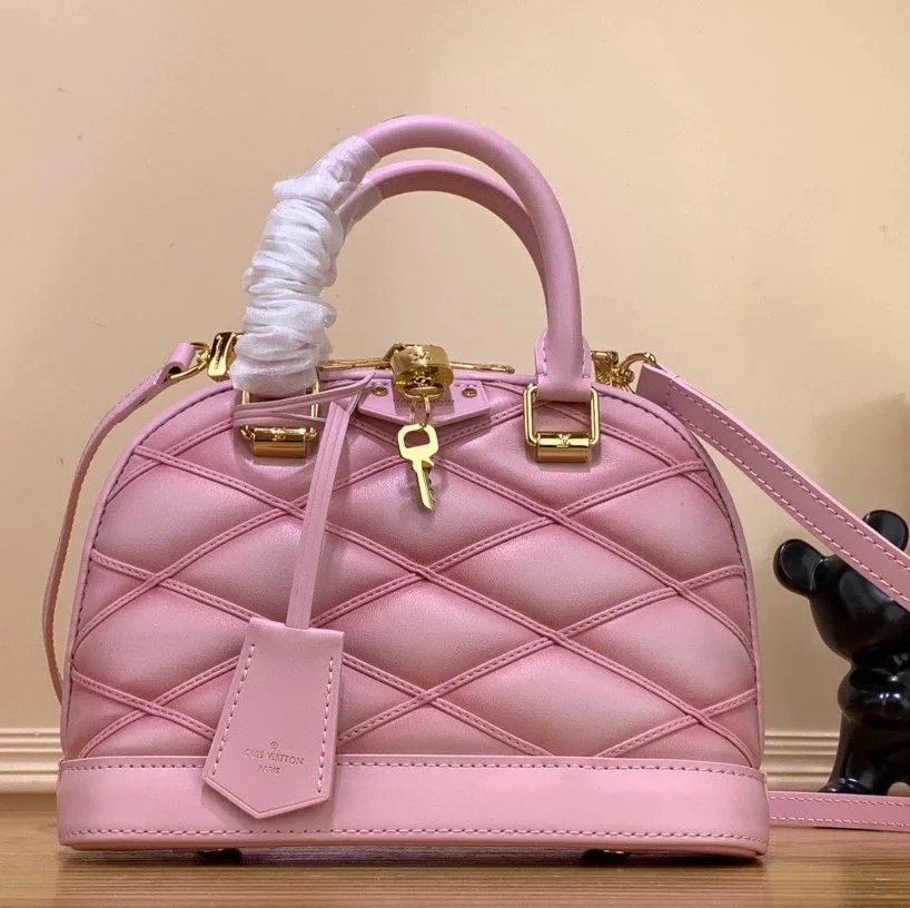 Louis Vuitton LV Women's Bag Top version 【High Version Original Leather】New Diamond Quilted Pattern A1maBB Shell Bag Original Sheepskin Shoulder Messenger Bag Portable Women's Bag AlmaBB Handbag M23666