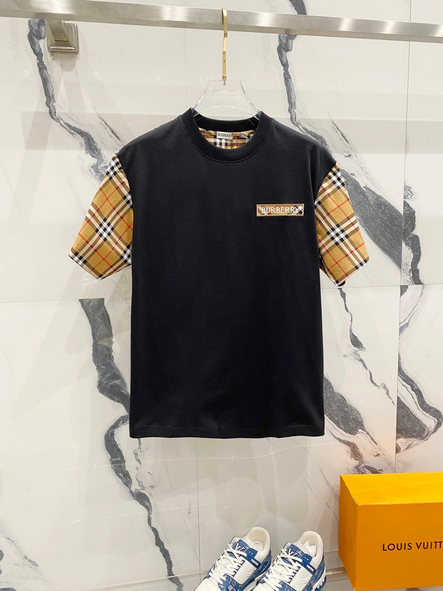 Burberry T-shirt Plaid Patchwork Design with Embroidered Letters LOGO Round Neck Short Sleeve T-Shirt25ss New Pure Cotton Unisex Style T T-shirt OS Loose Fit Base Shirt Short Sleeve Top T-Shirt
